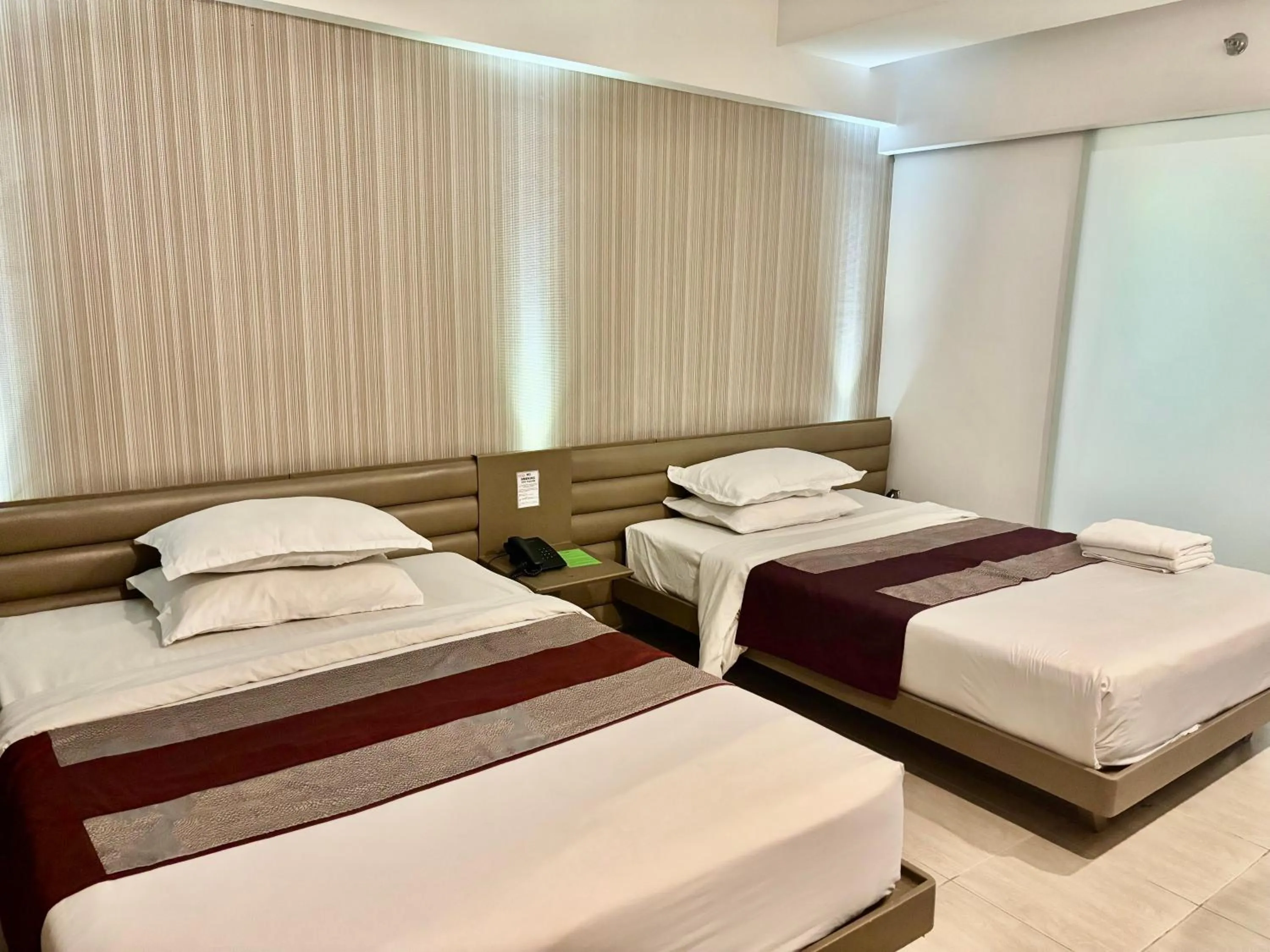 Deluxe Twin Room in The E-Hotel Makati