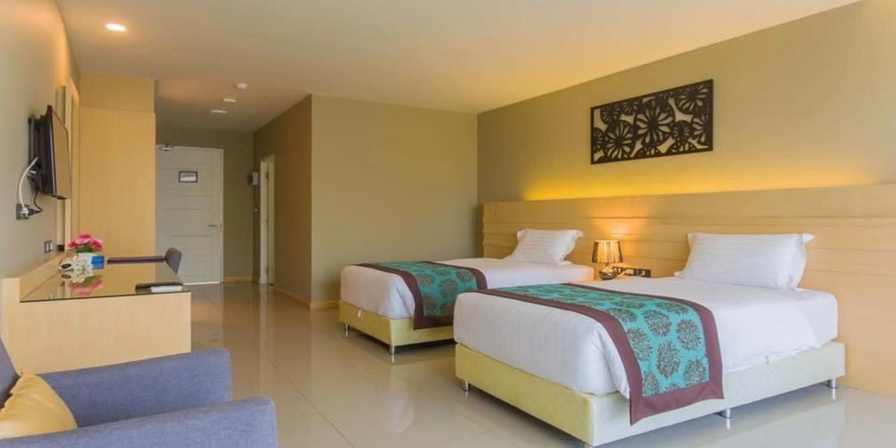 Deluxe Twin Room in The Par Phuket SHA Plus