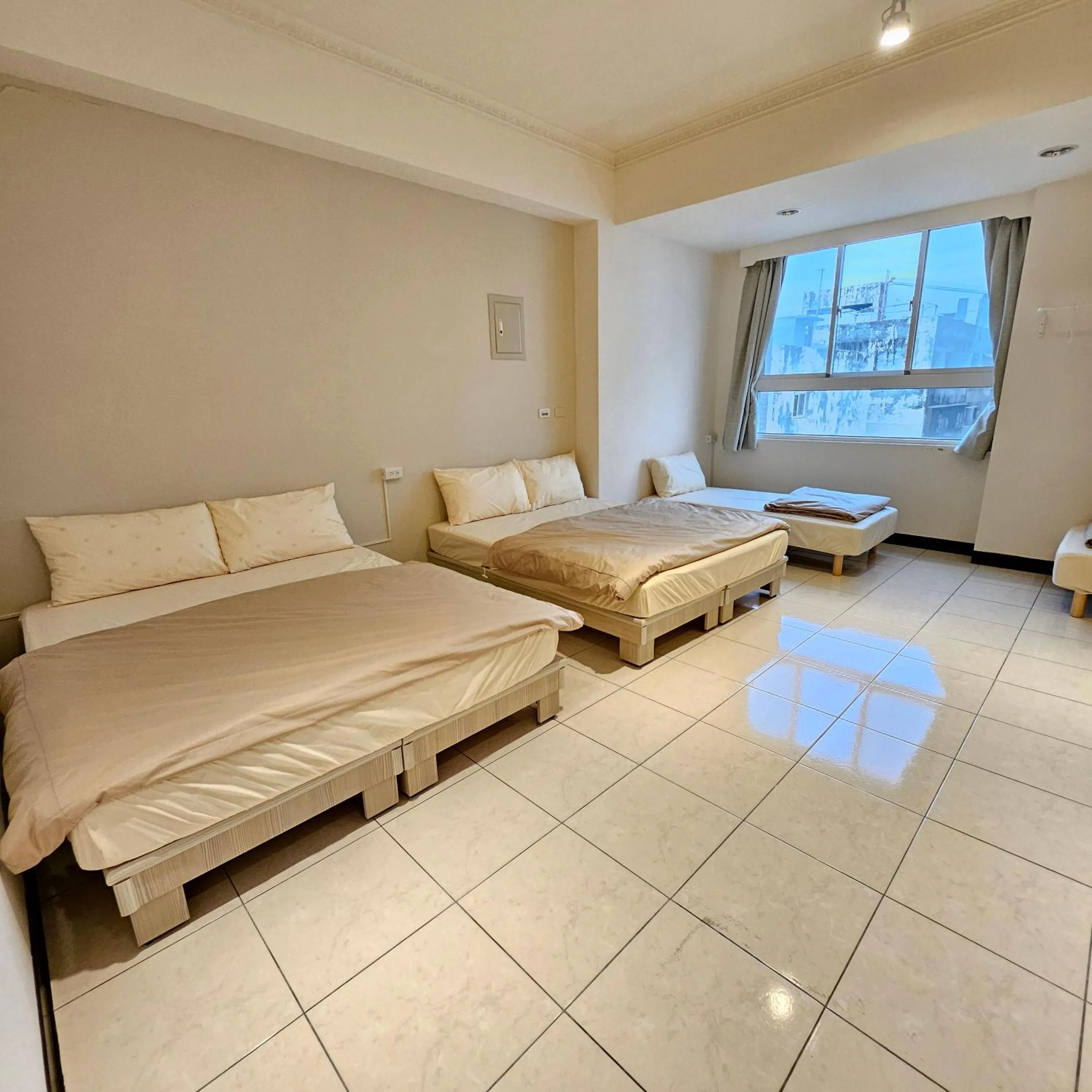 Family Room with Shared Bathroom in Maybe Homestay