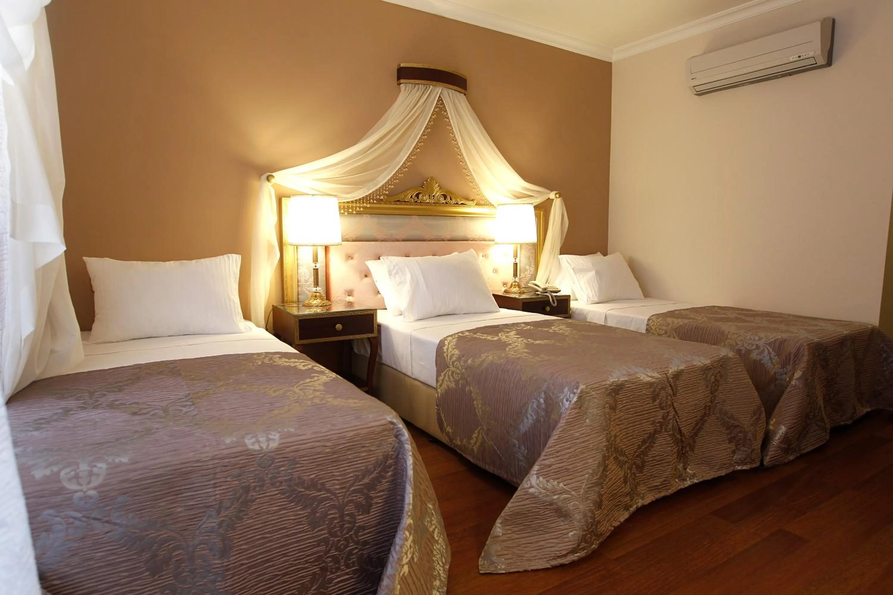 Triple Room in Saint John Hotel