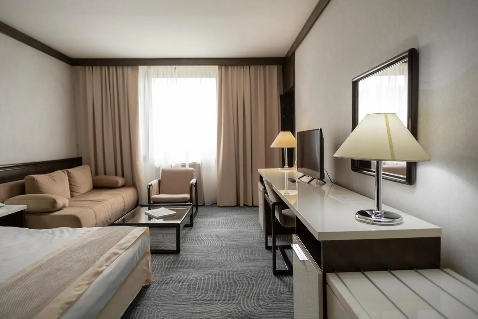 Three-Bedroom Suite in Hotel Holiday