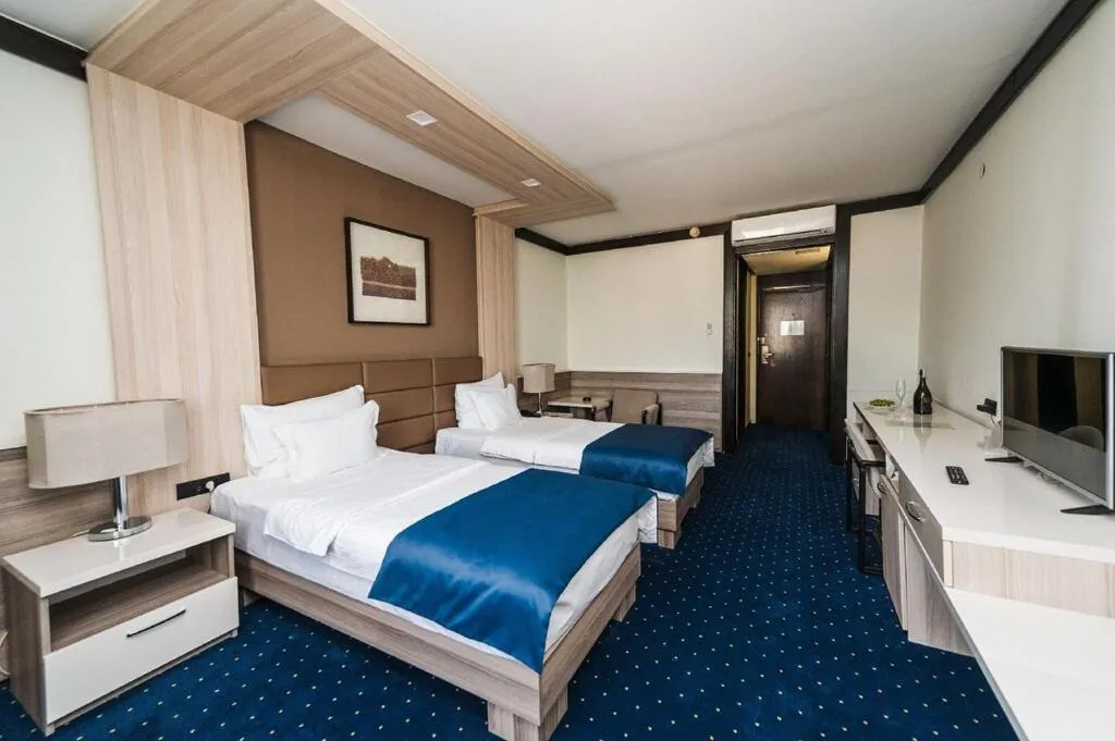 Standard Twin Room in Hotel Holiday