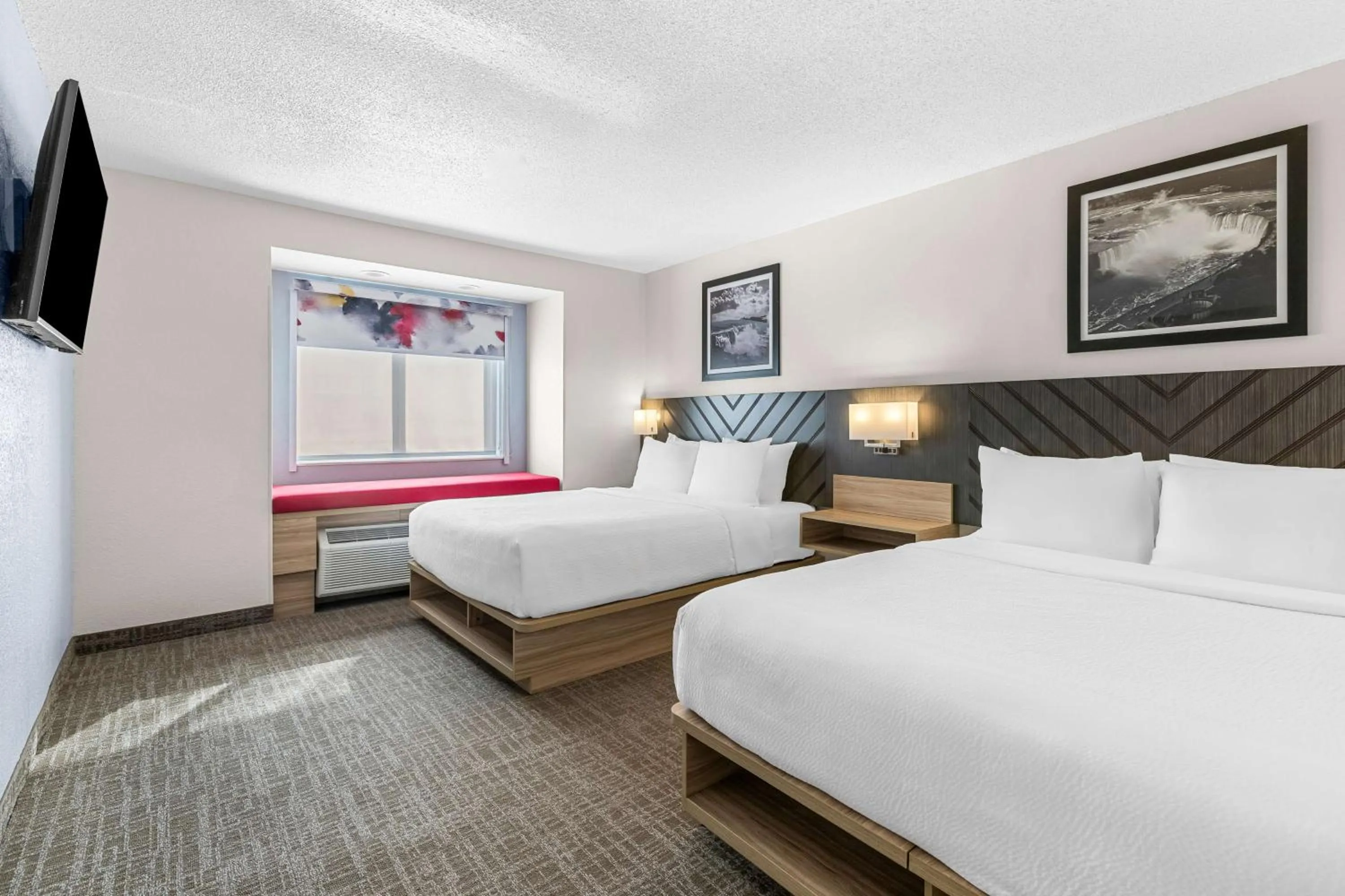 Queen Room with Two Queen Beds and Roll-In Shower - Disability Access/Non-Smoking in Best Western Buffalo Inn & Suites