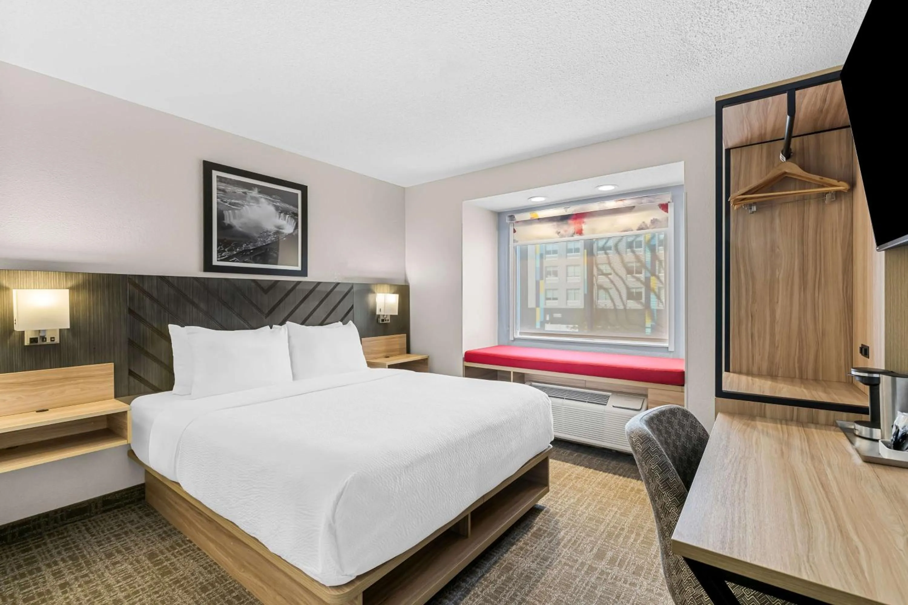 Queen Suite with Sofa Bed - Non-Smoking in Best Western Buffalo Inn & Suites