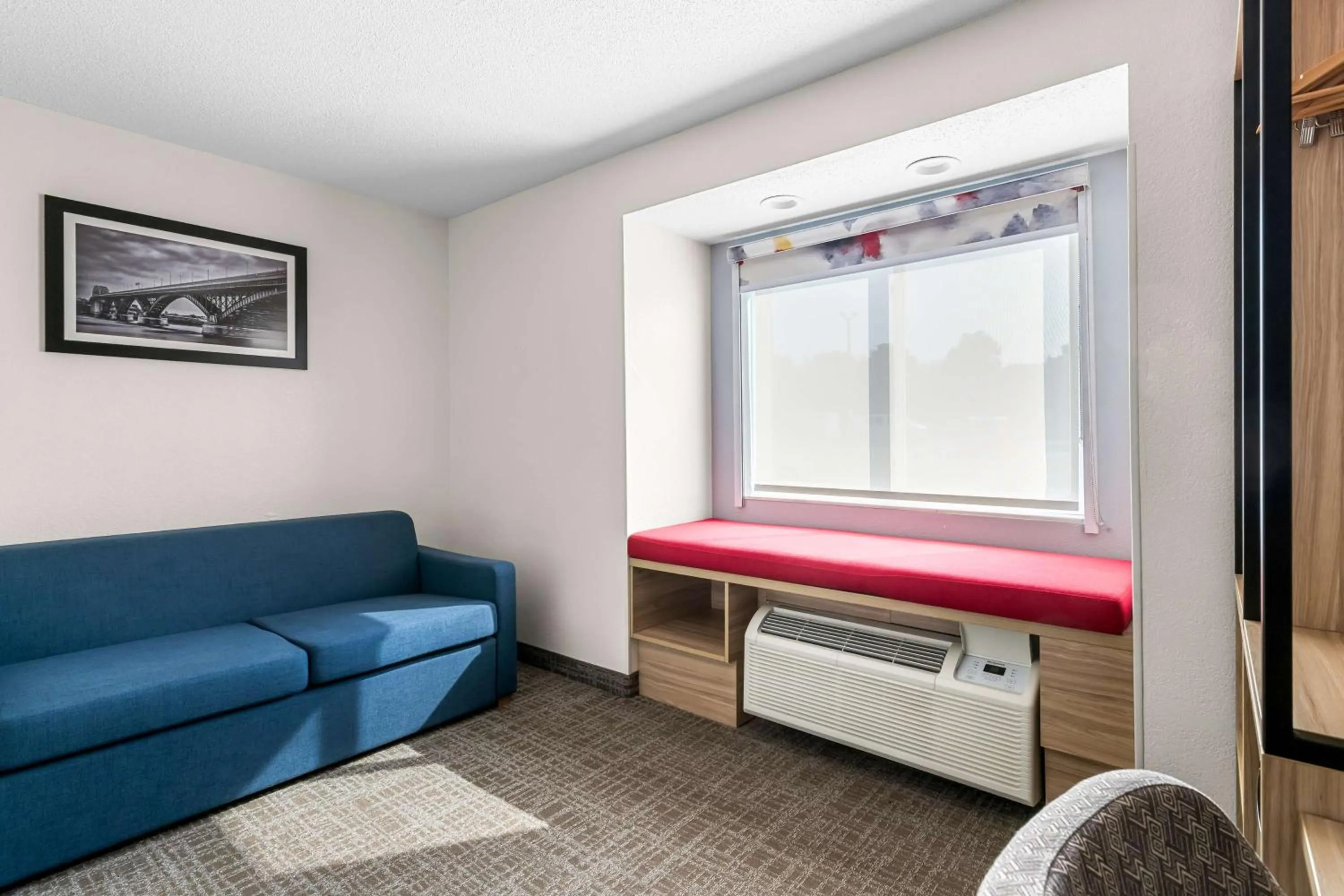 Queen Suite with Two Queen Beds and Sofa Bed - Rain Shower/Non-Smoking in Best Western Buffalo Inn & Suites