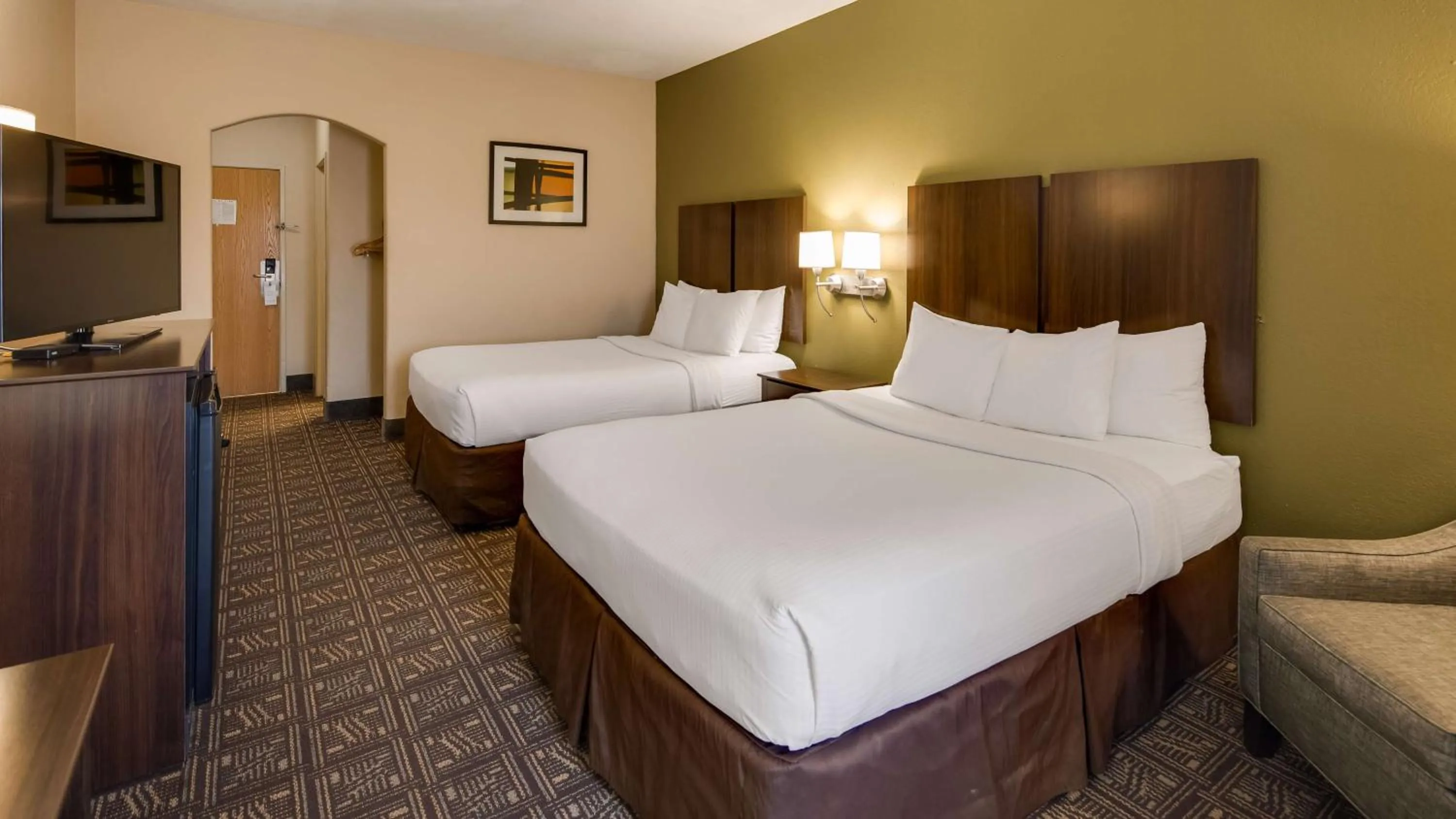 Queen Room with Two Queen Beds - Non-Smoking in Best Western Rayne Inn