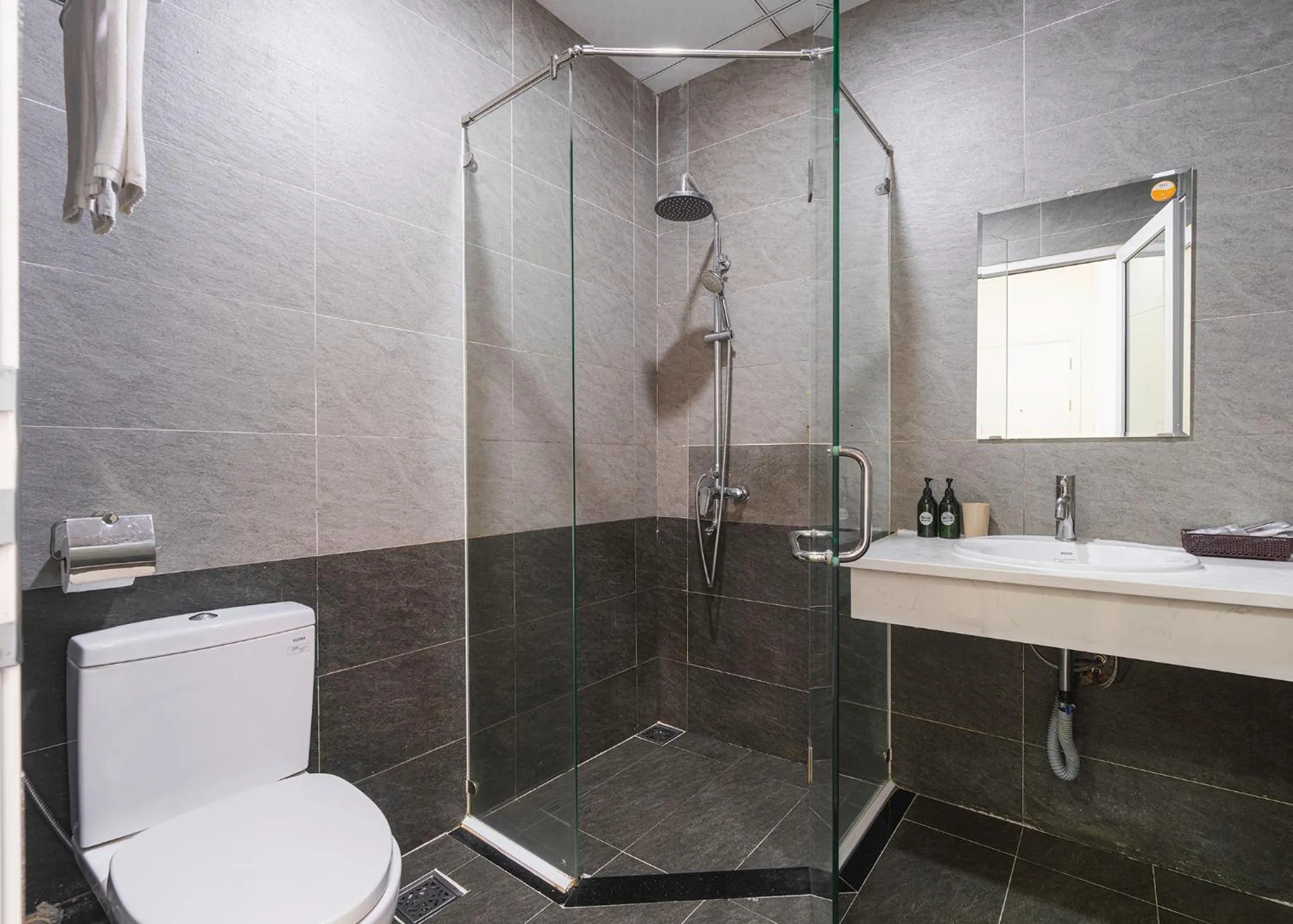 Superior Quadruple Room in Arapang Hotel 2