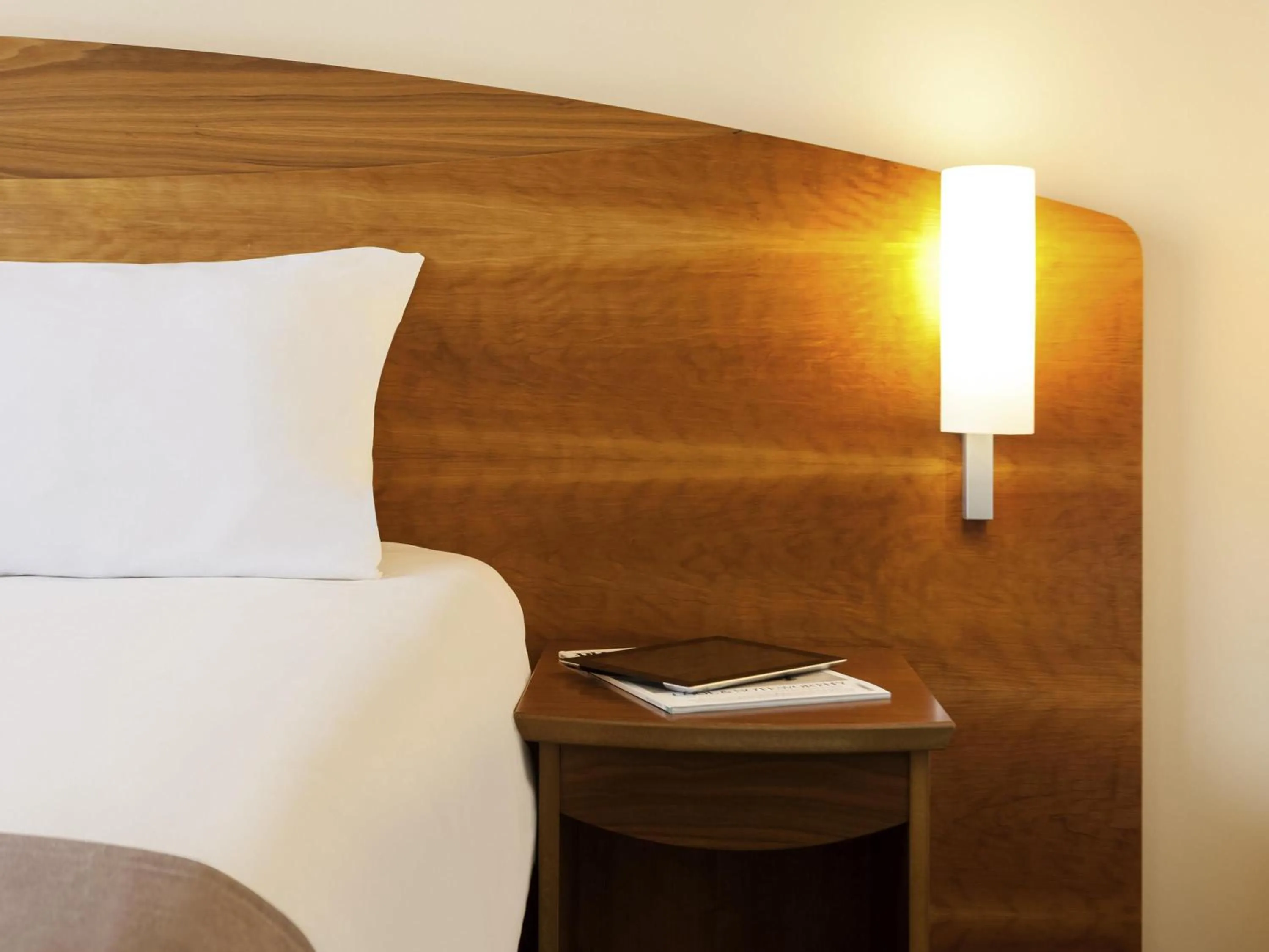 Standard Twin Room in ibis Hotel Northampton Centre