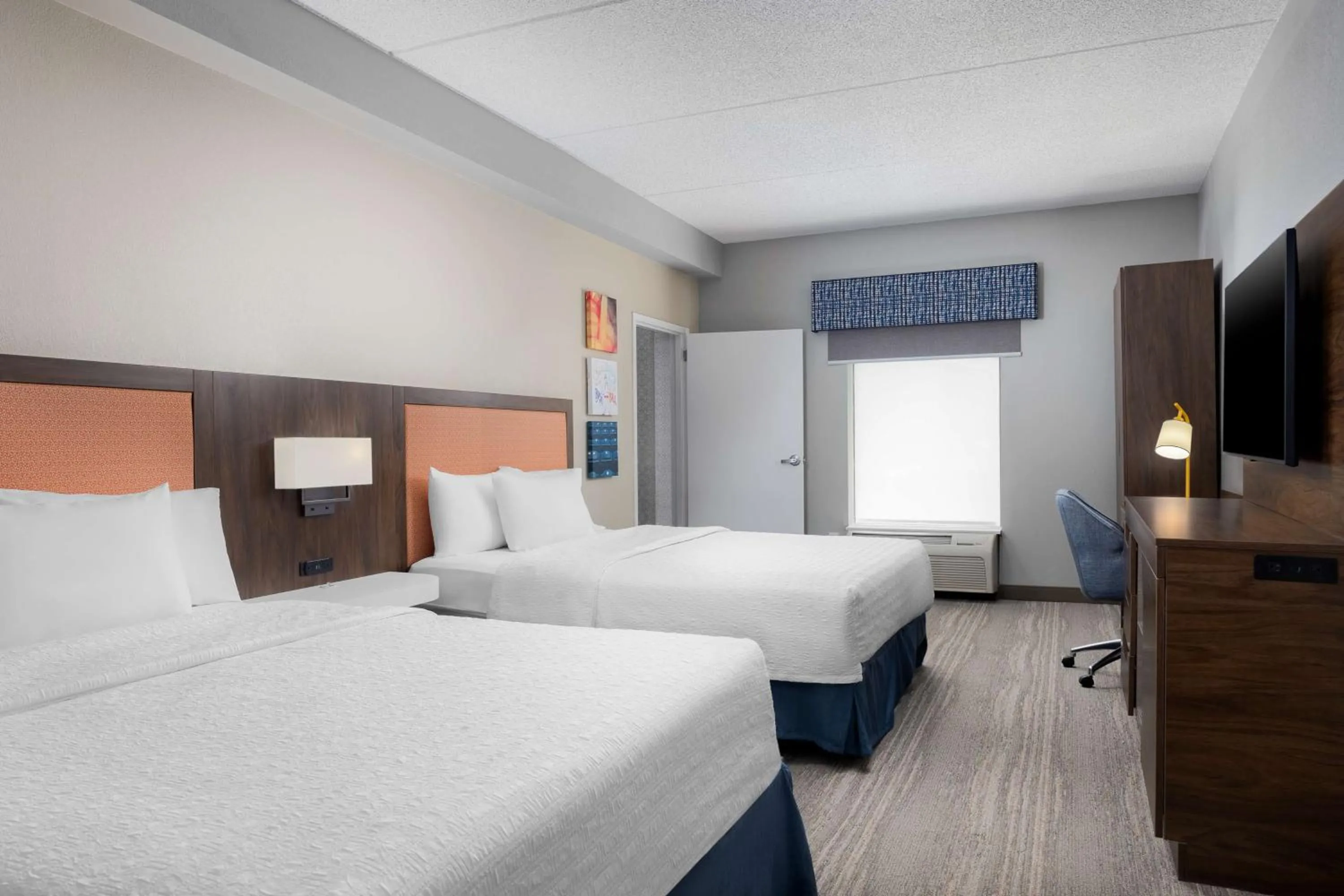 Double Room with Two Queen Beds and Bath Tub - Mobility Access in Hampton Inn Louisville Airport Fair/Expo Center