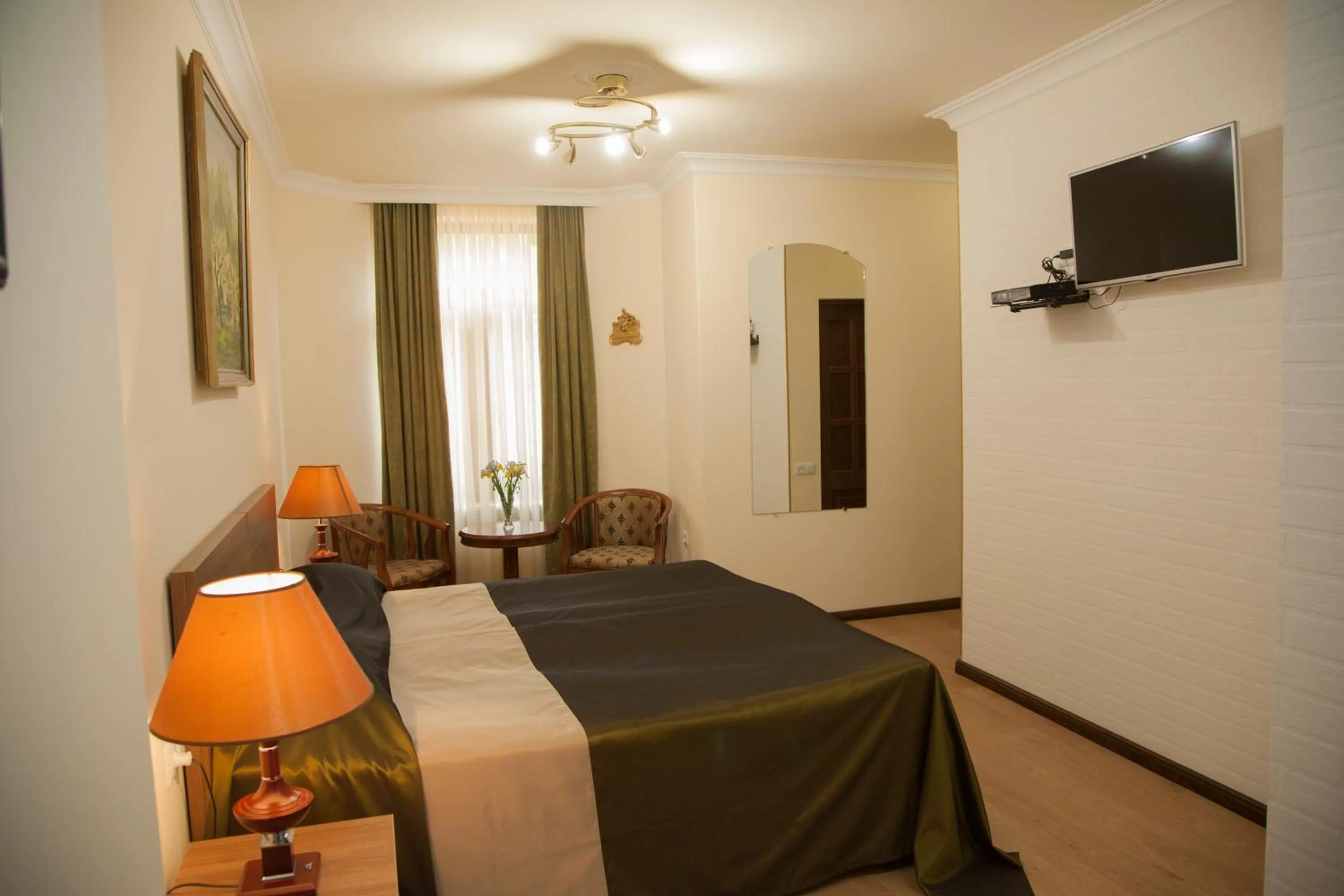 Triple Room in Hin Yerevantsi Hotel