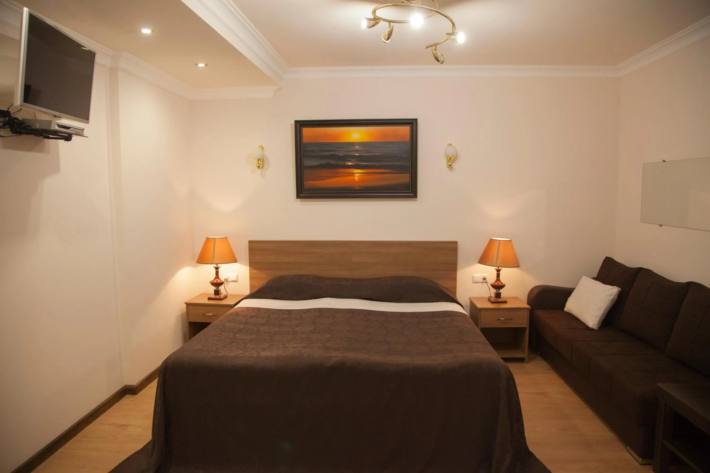 Double or Twin Room with Balcony in Hin Yerevantsi Hotel