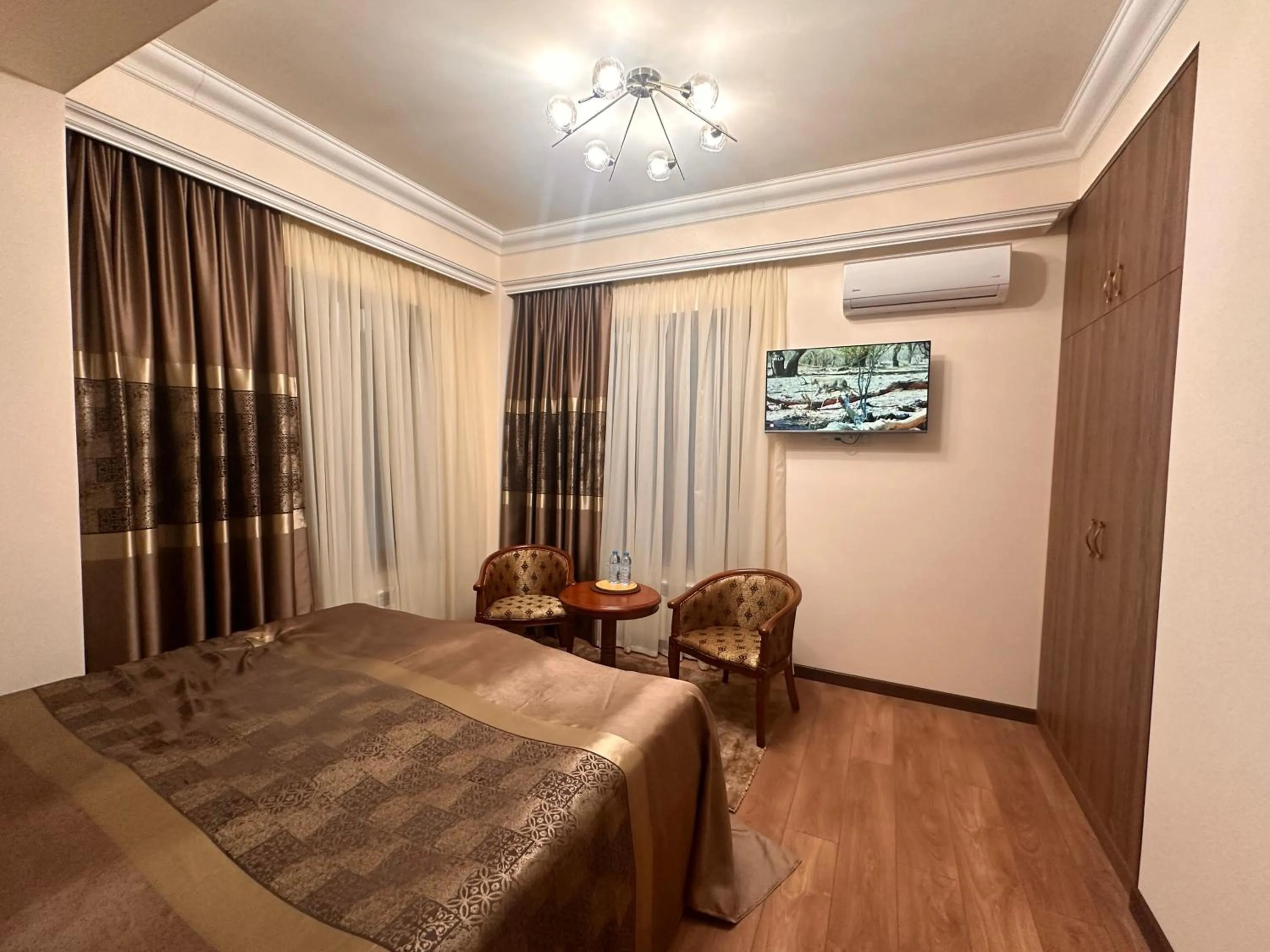 Deluxe Double or Twin Room in Hin Yerevantsi Hotel