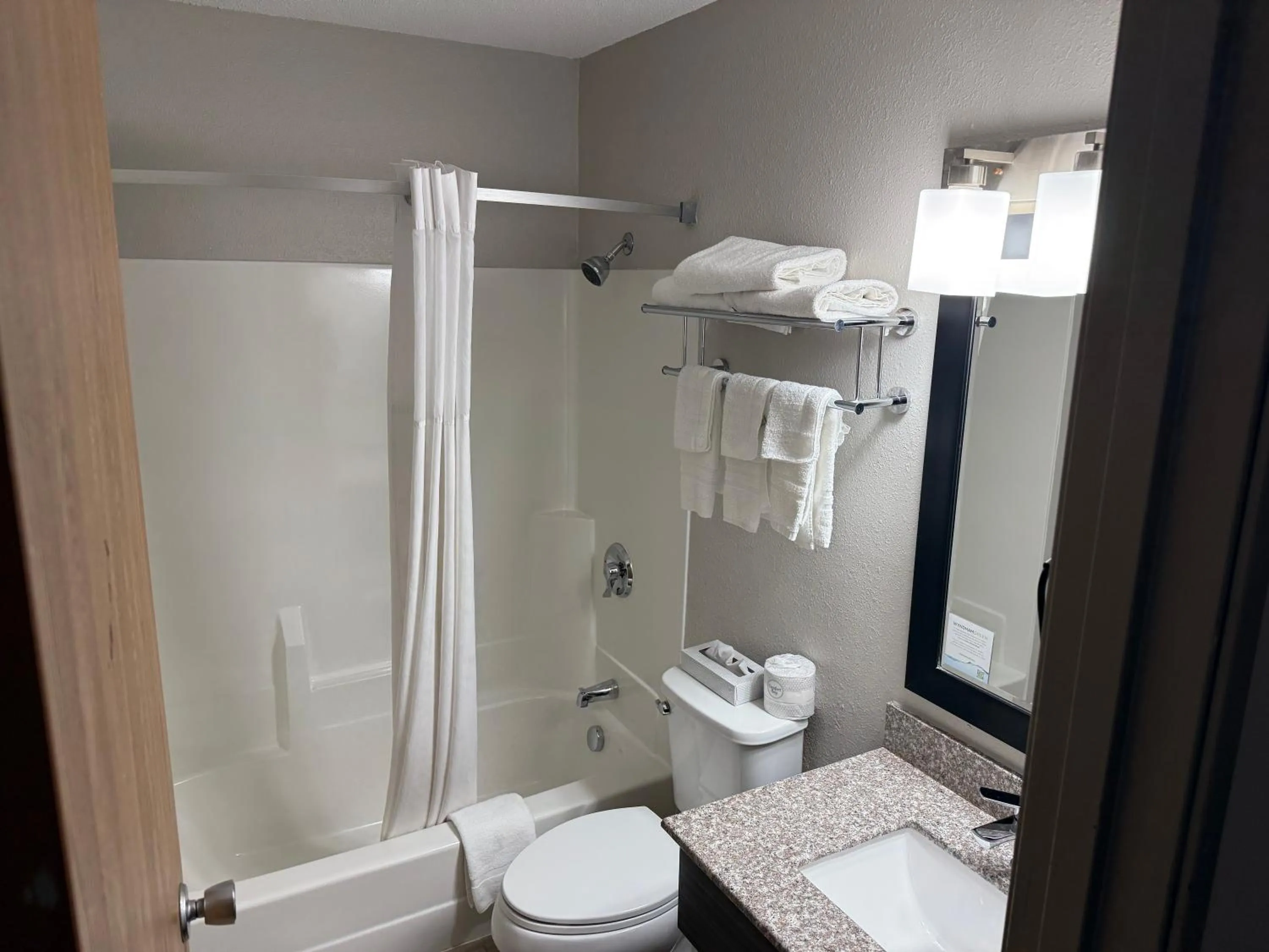 King Room - Non-Smoking in Days Inn by Wyndham Muncie -Ball State University