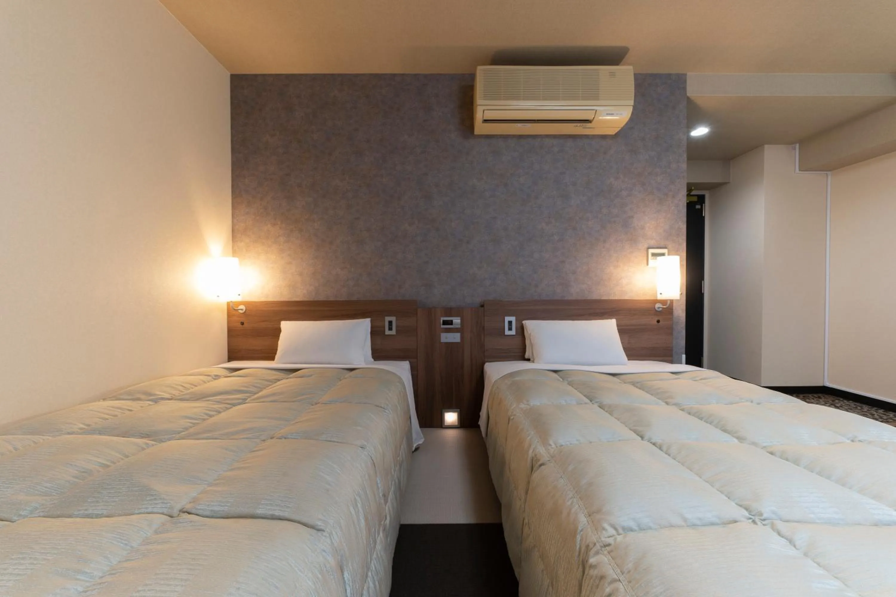 Twin Room - Non-Smoking in Hotel Econo Tsu Station