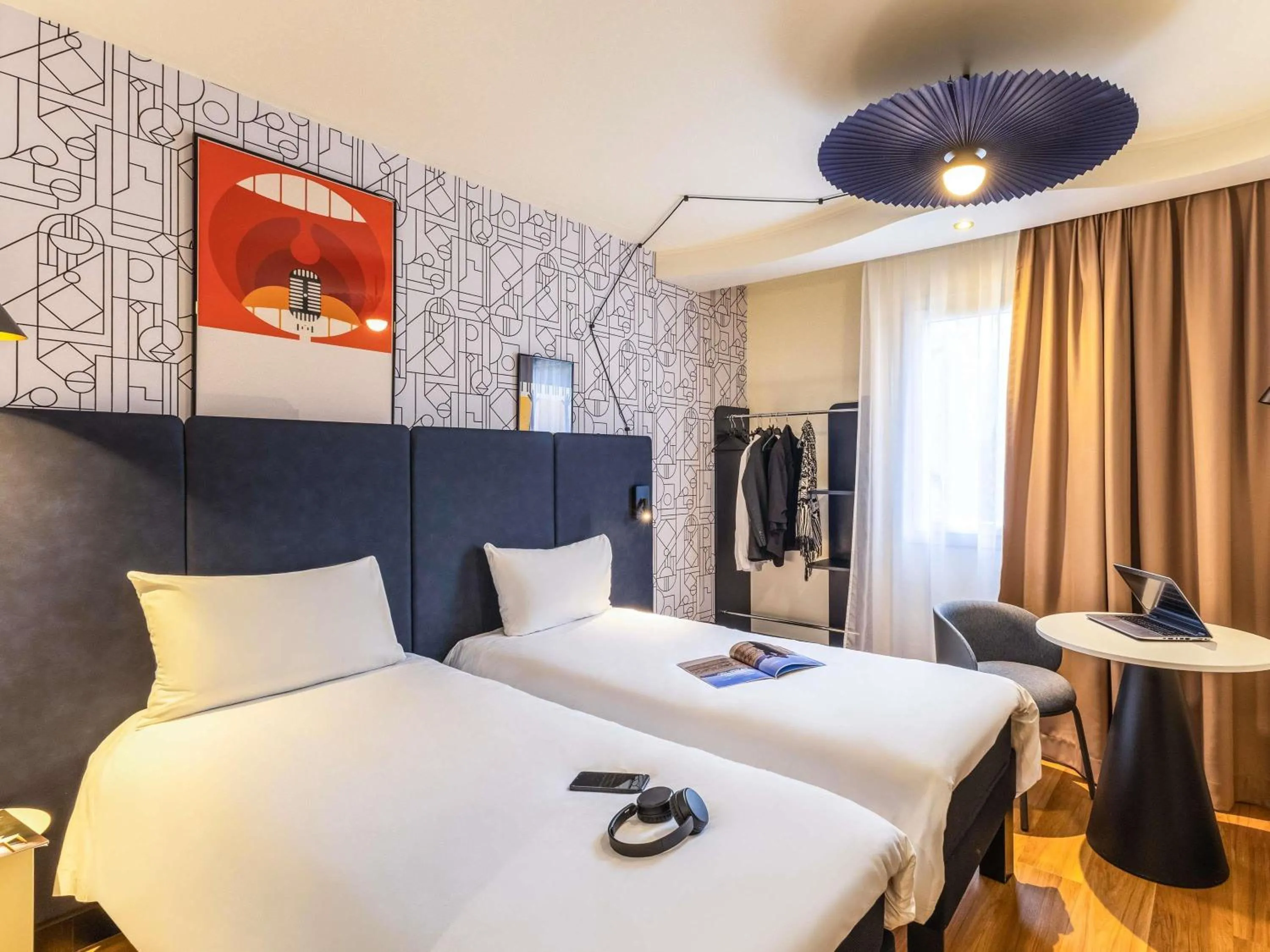 Standard Twin Room in ibis Dunkerque