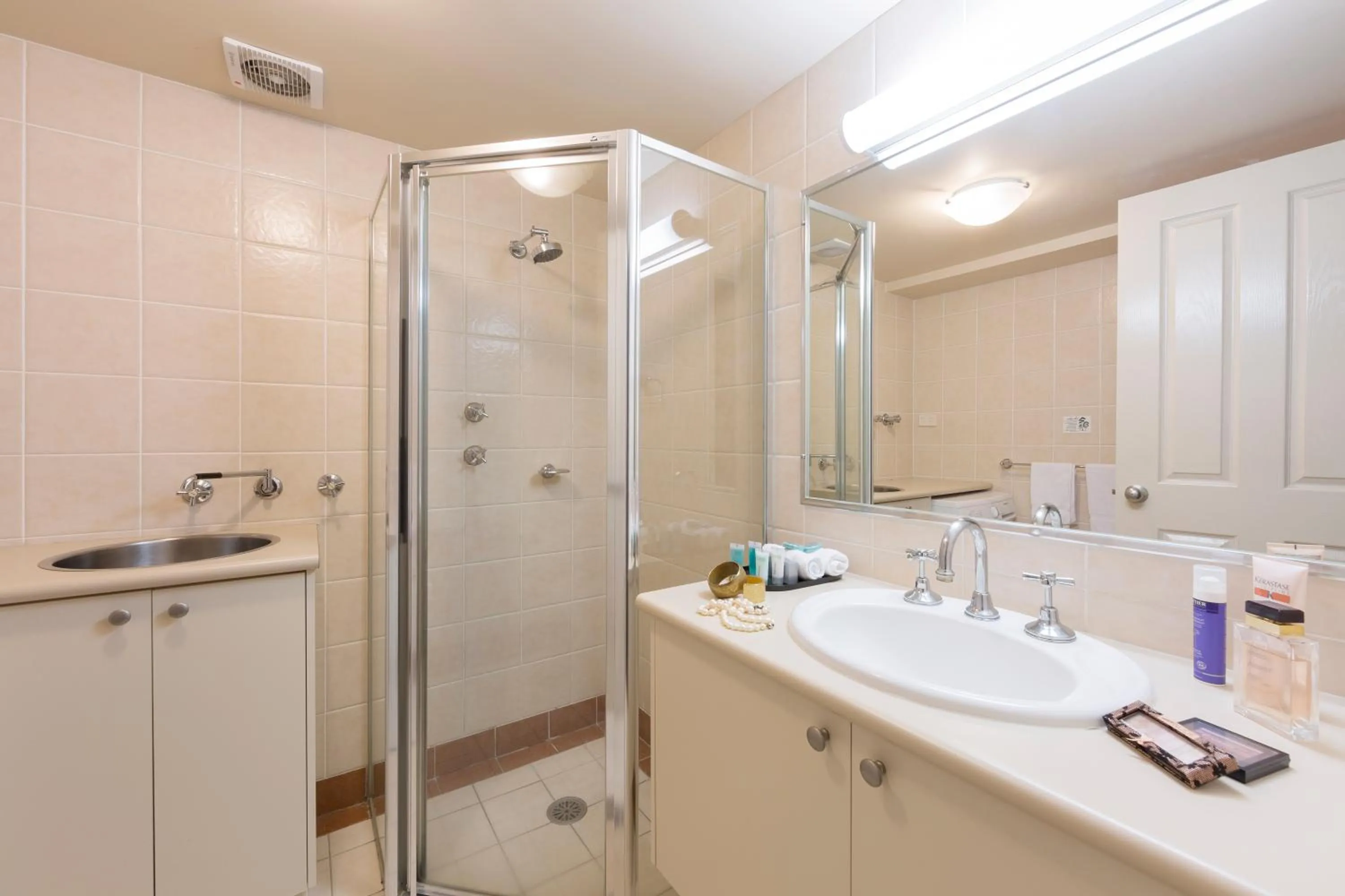 One-Bedroom Apartment in Canberra Parklands Central Apartment Hotel Official