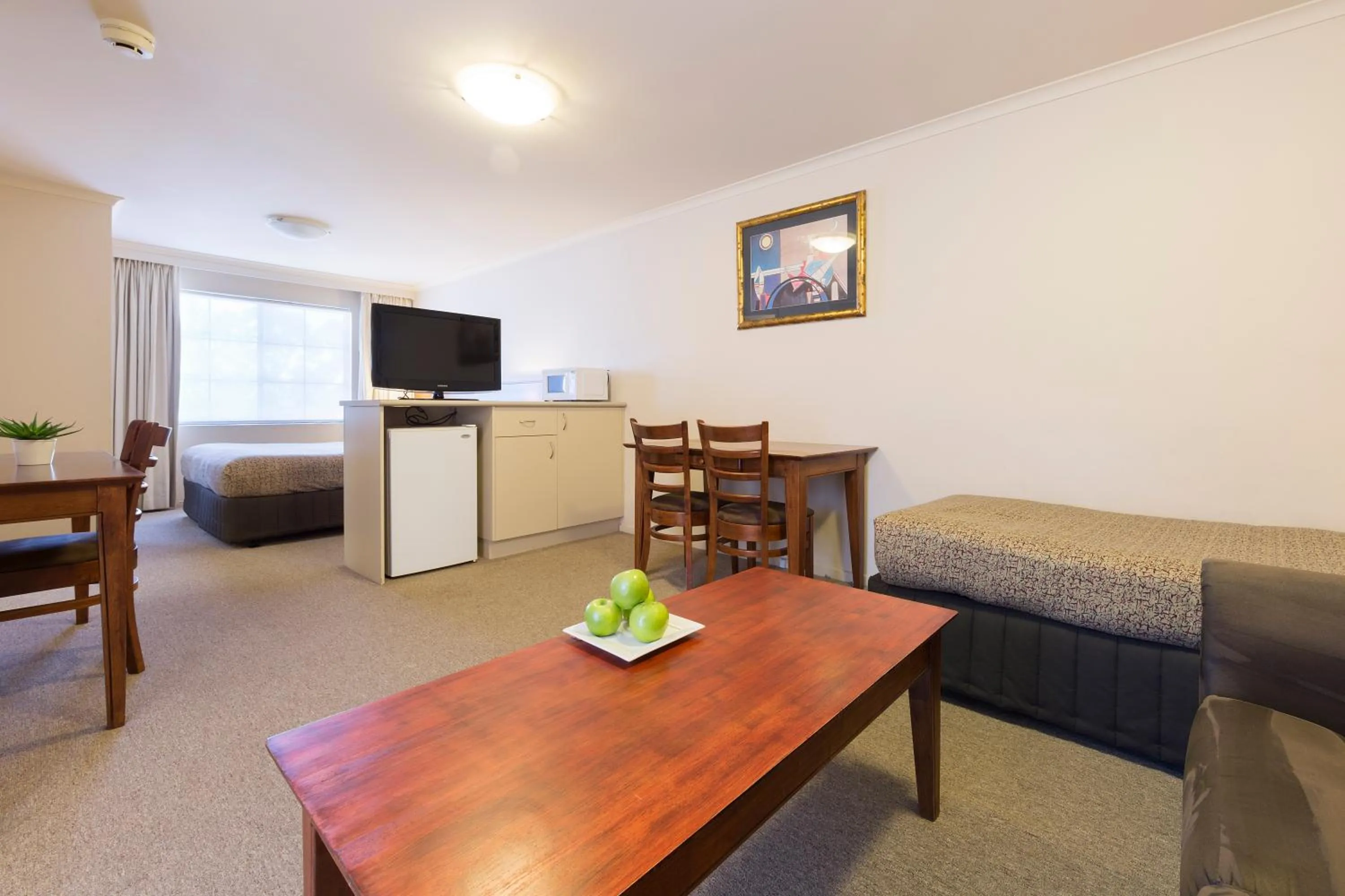 Triple Room in Canberra Parklands Central Apartment Hotel Official