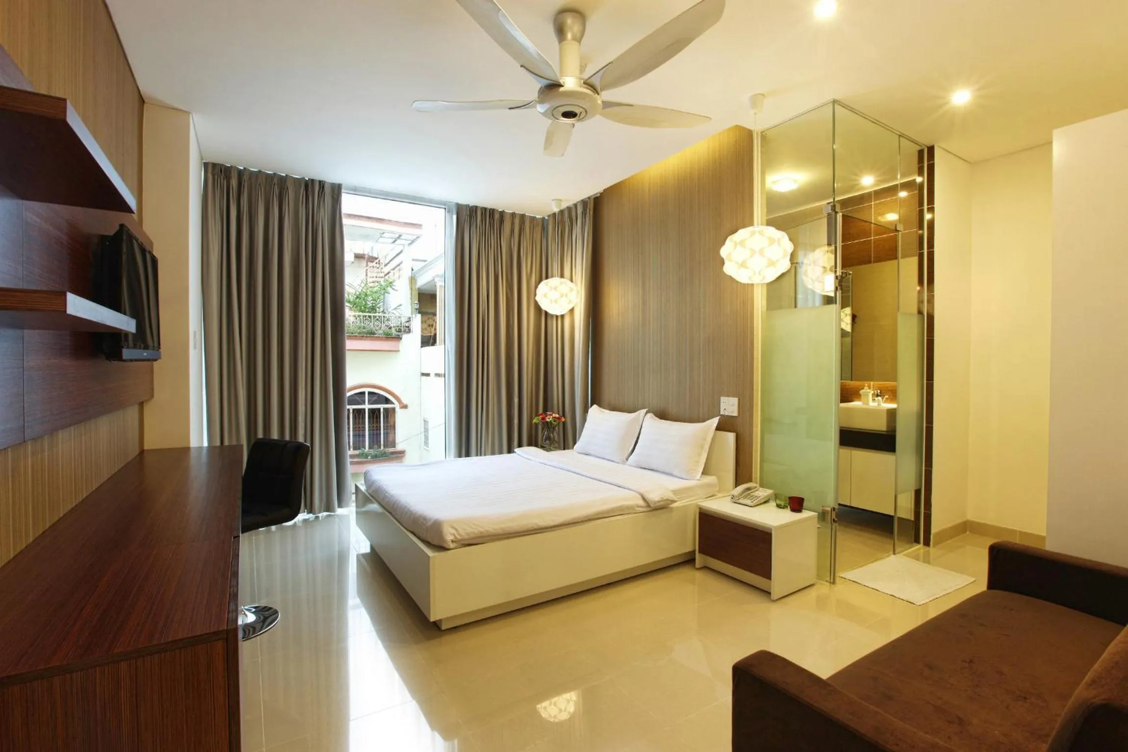 Deluxe Double Room in Yellow House Saigon