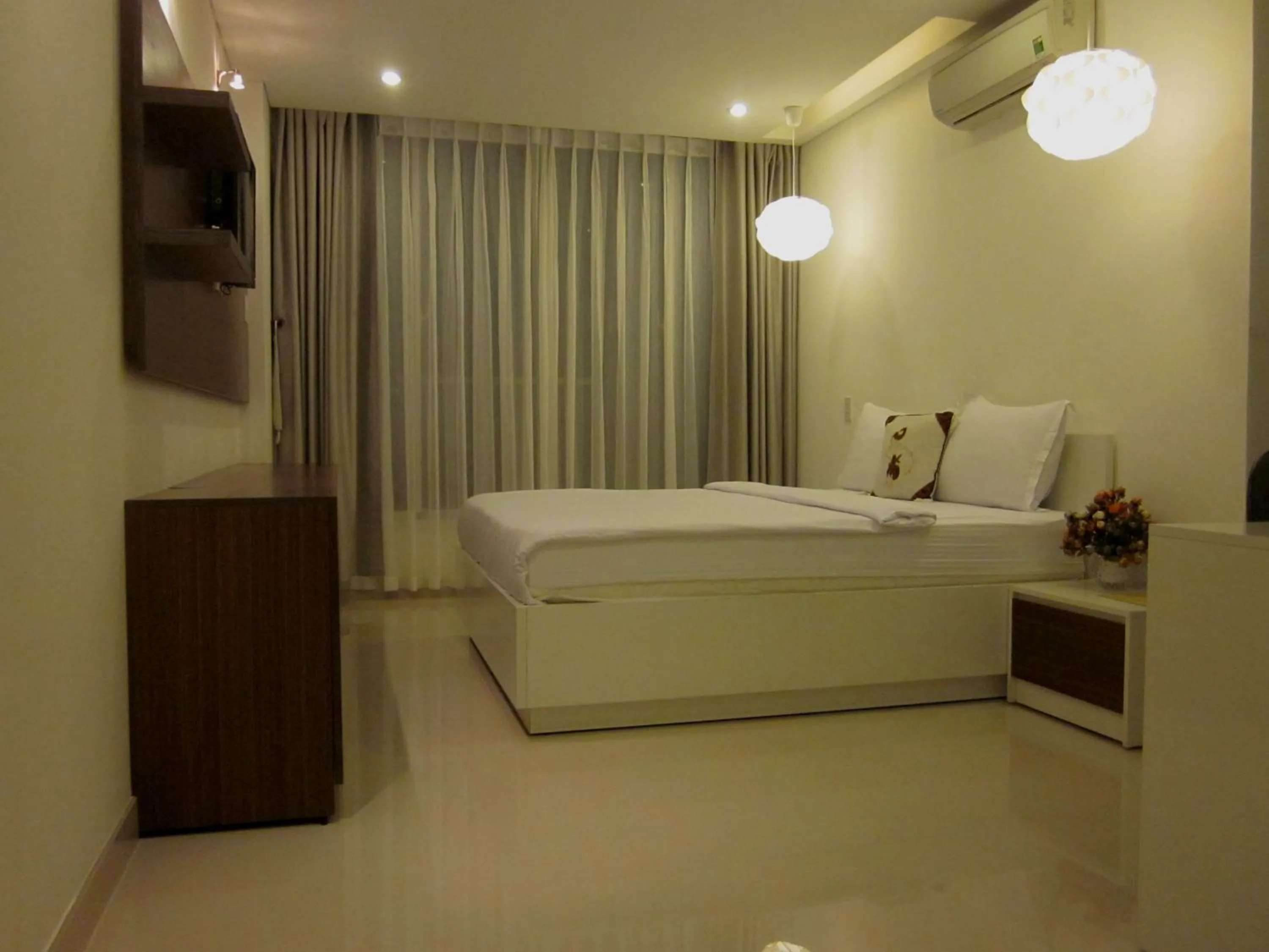Deluxe Double Room with Balcony in Yellow House Saigon