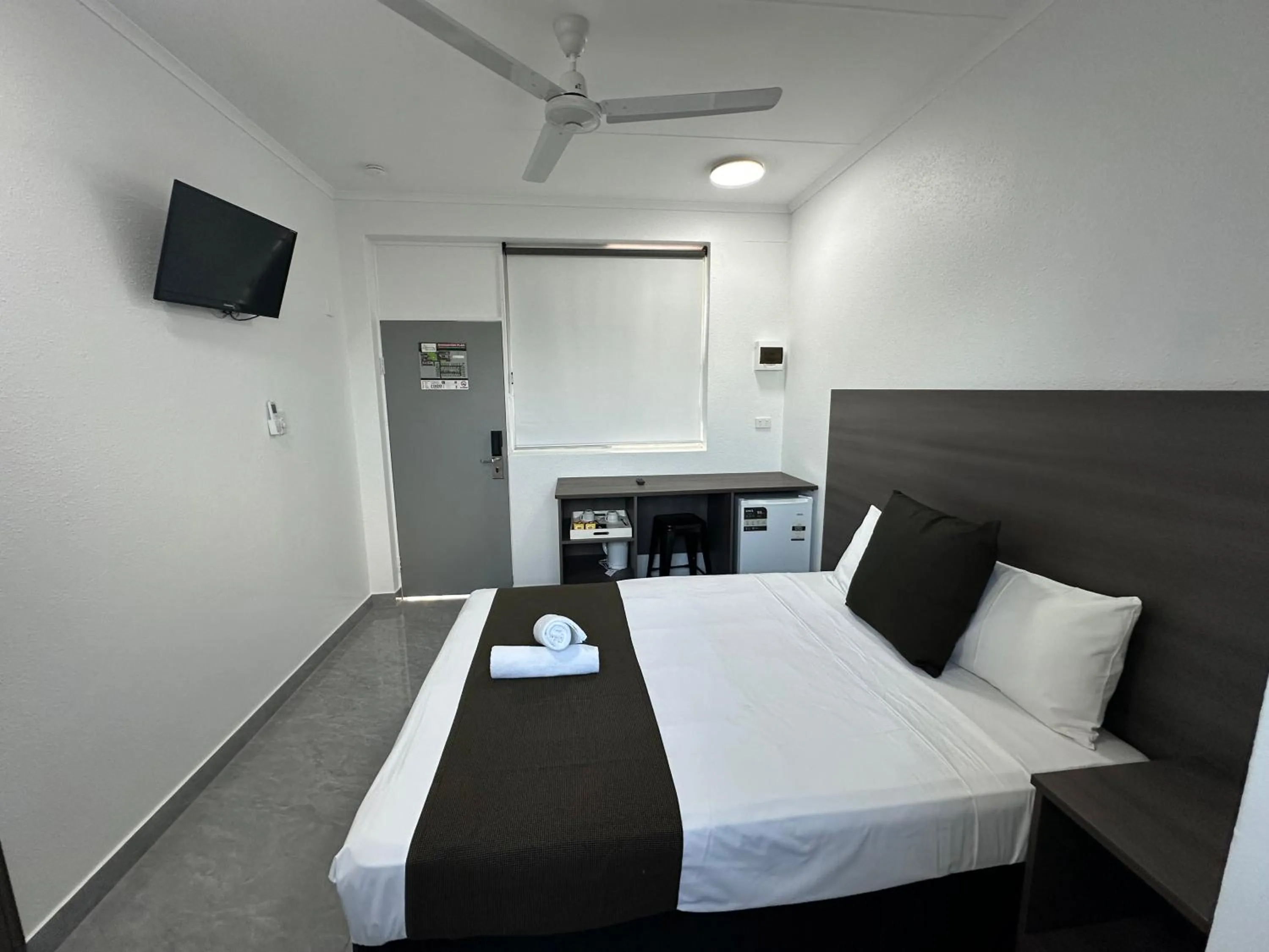 Budget Queen Room in Darwin Resort