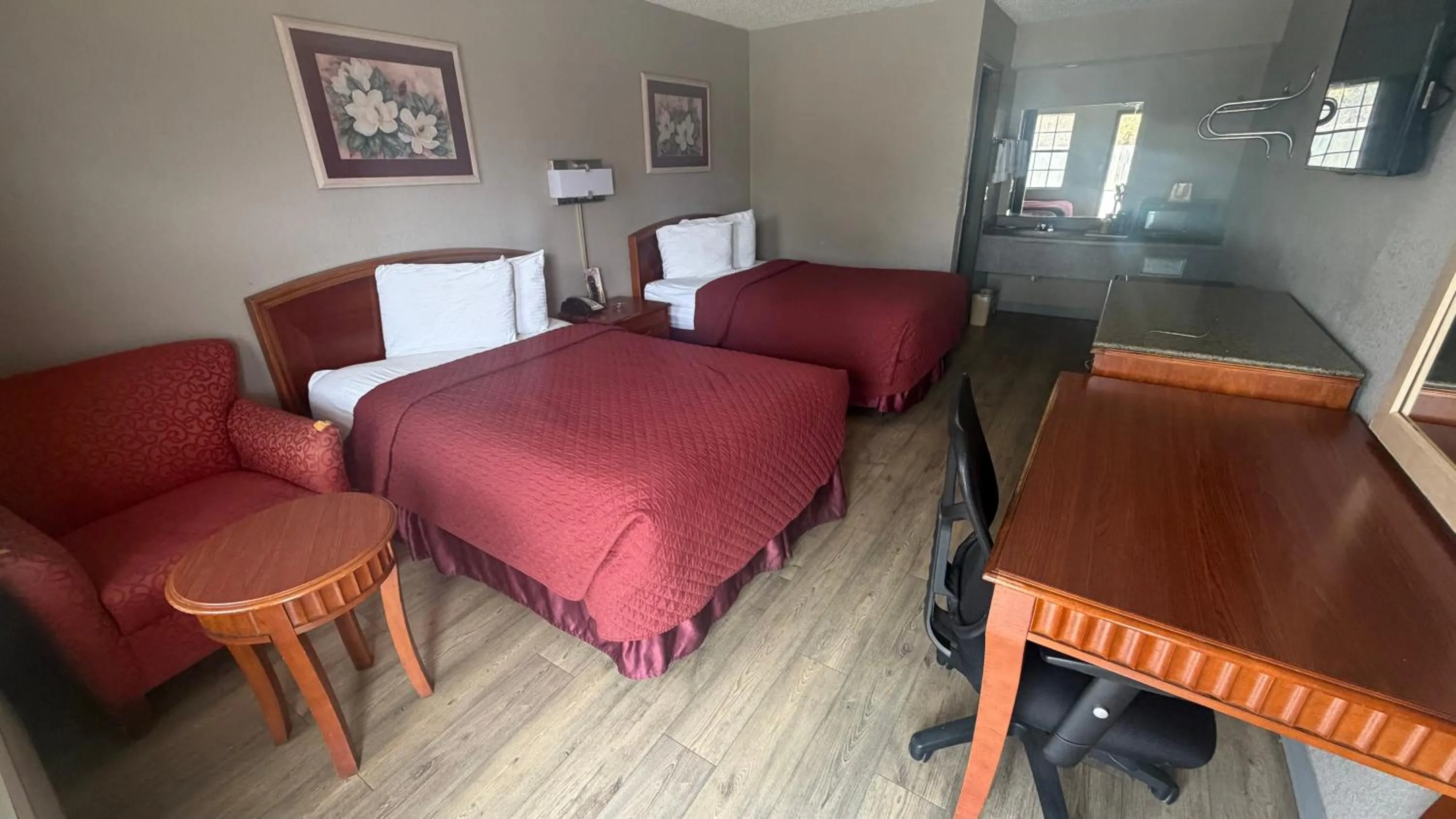 Double Room - Smoking in Colonial Inn