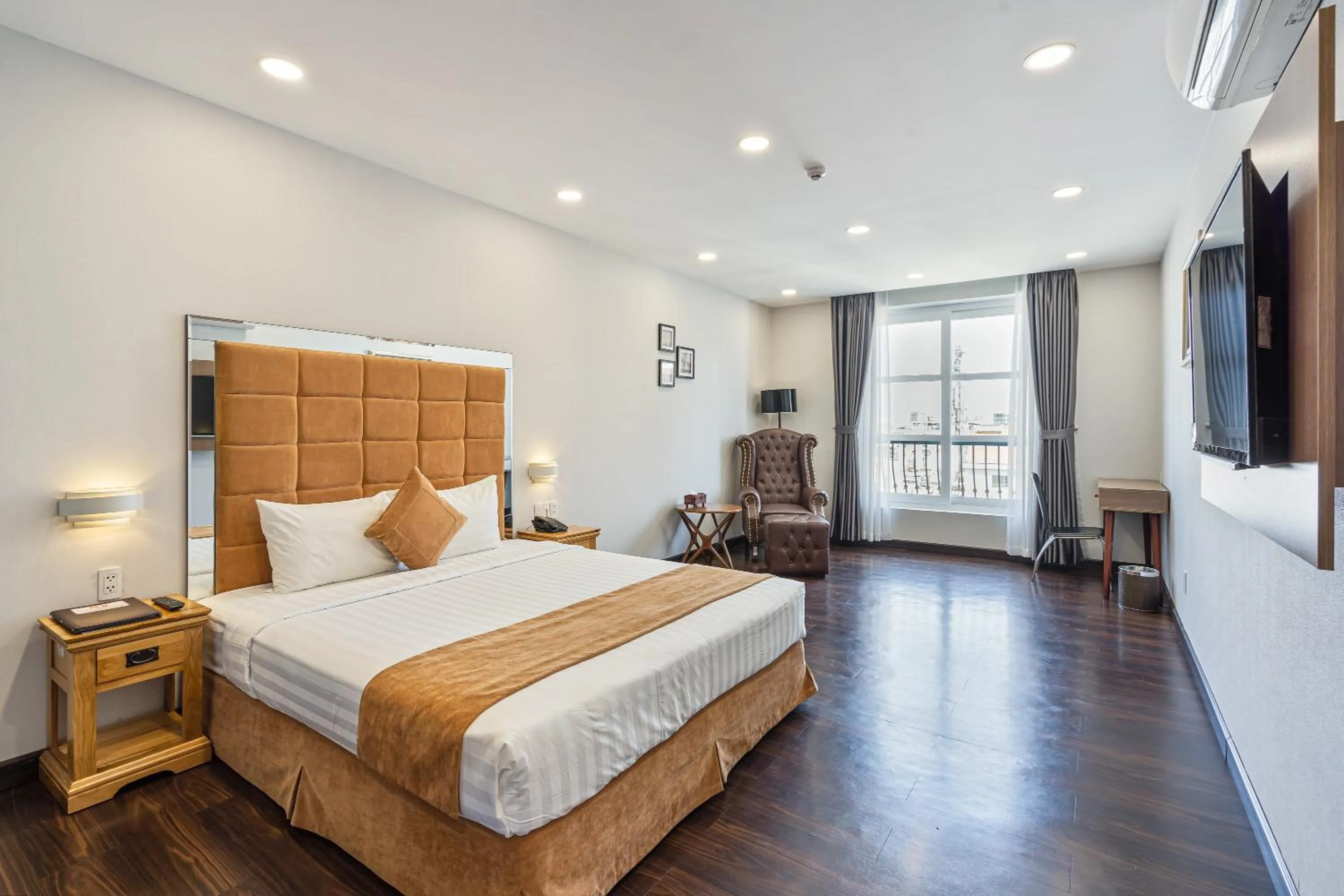 Deluxe Double Room in Emerald Central