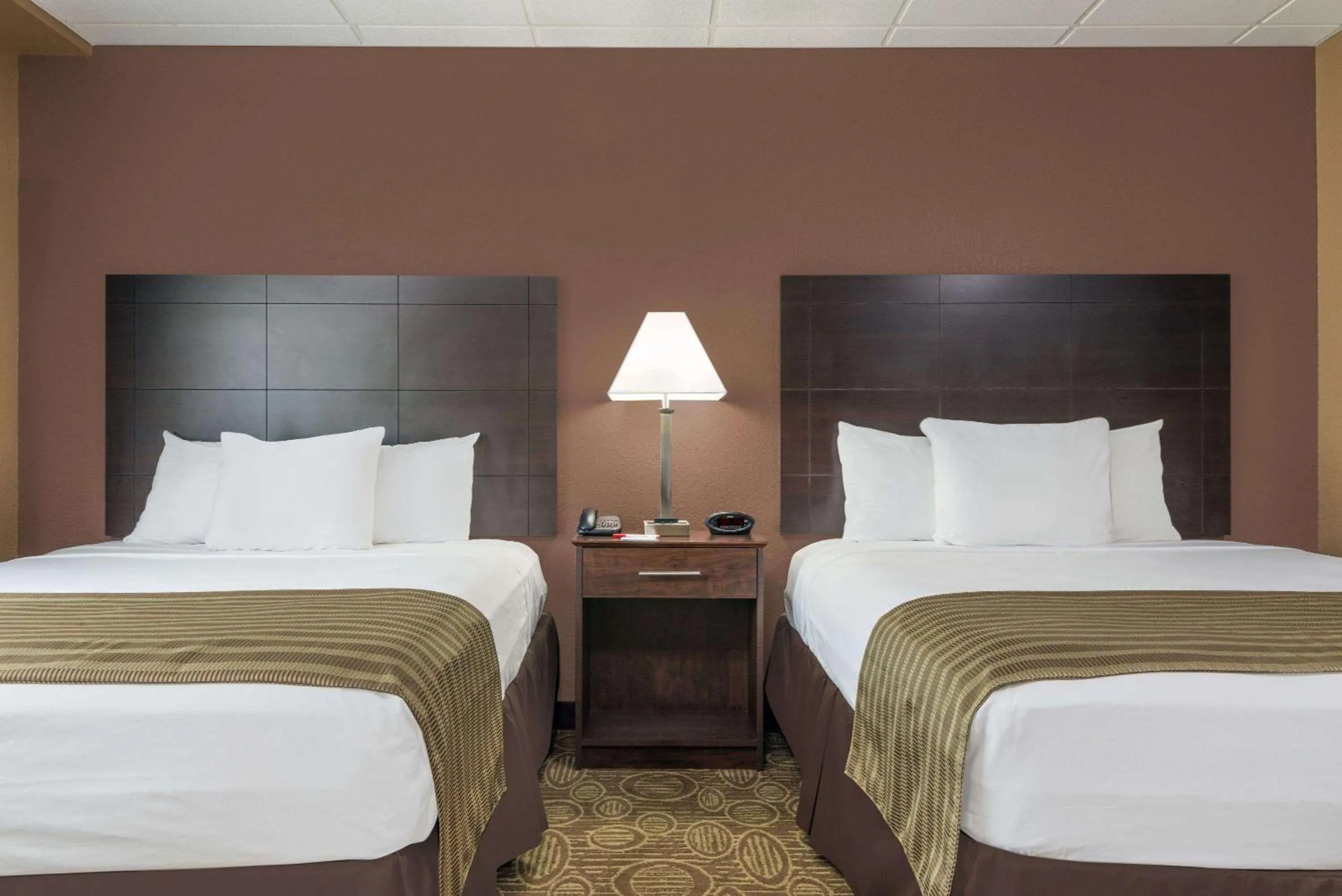 Queen Room with Two Queen Beds - Non-Smoking in Ramada by Wyndham Paintsville Hotel & Conference Center