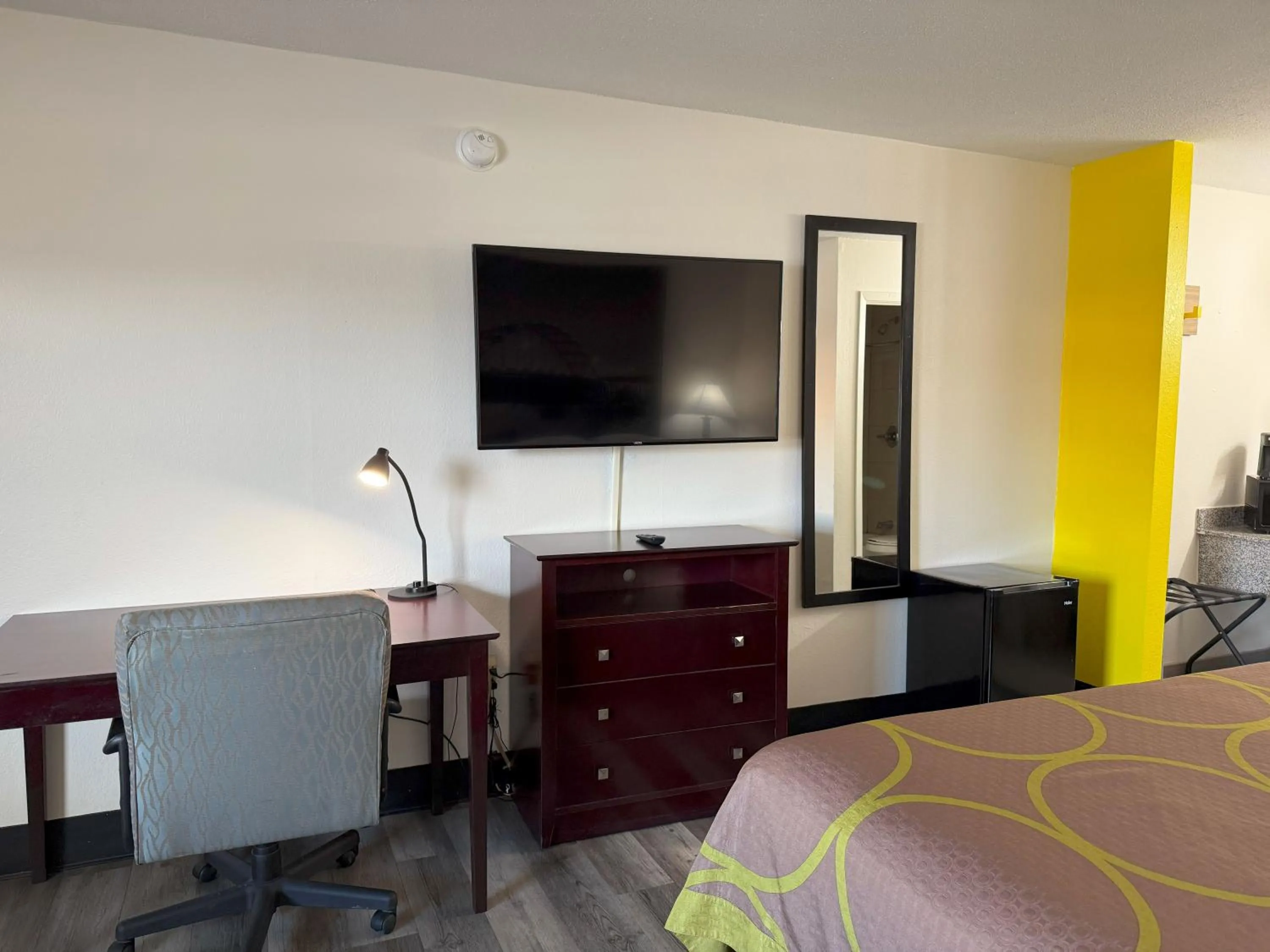 King Room - Smoking  in Super 8 by Wyndham Monticello AR