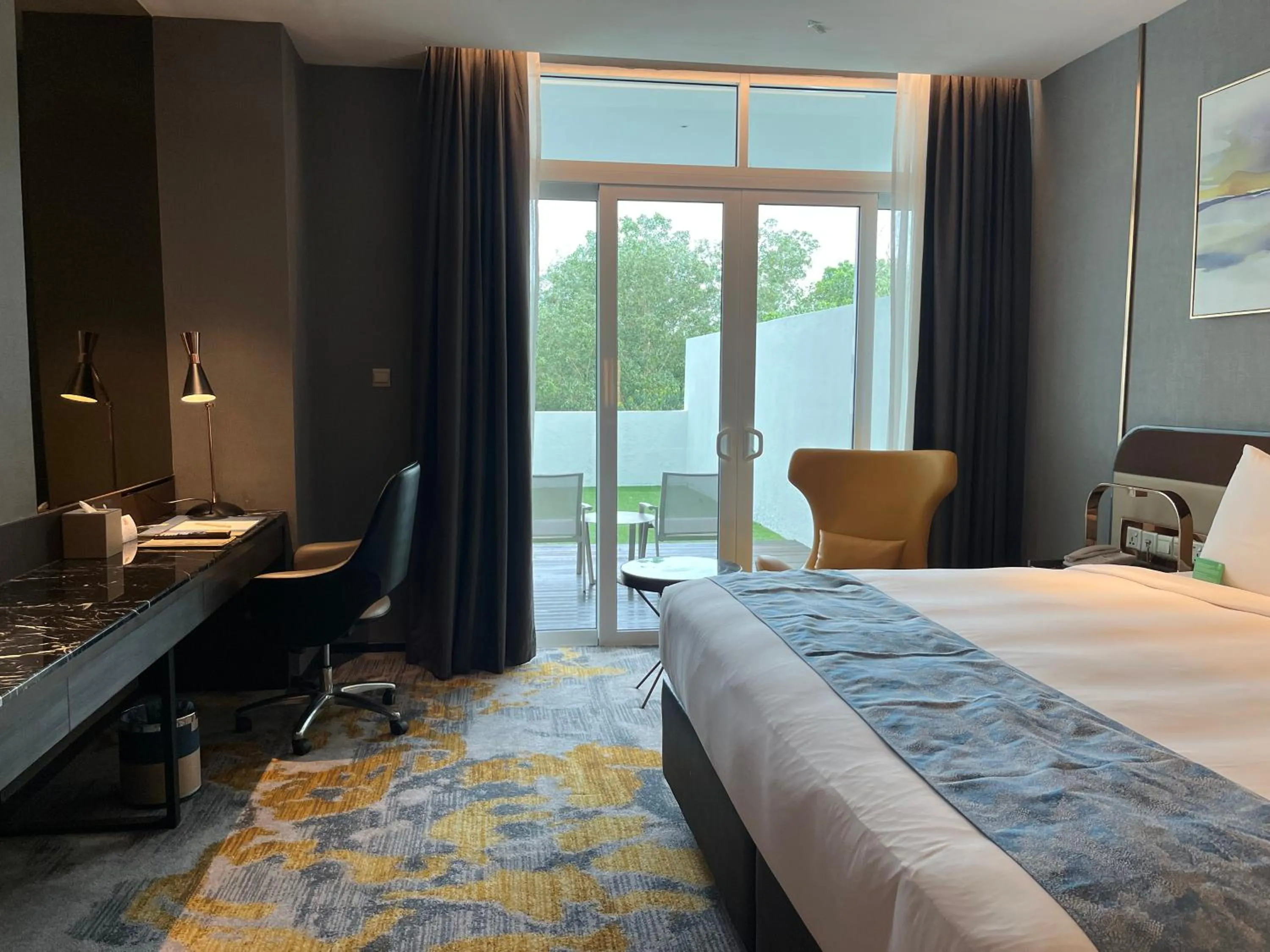 Patio Premier King Room in Ames Hotel