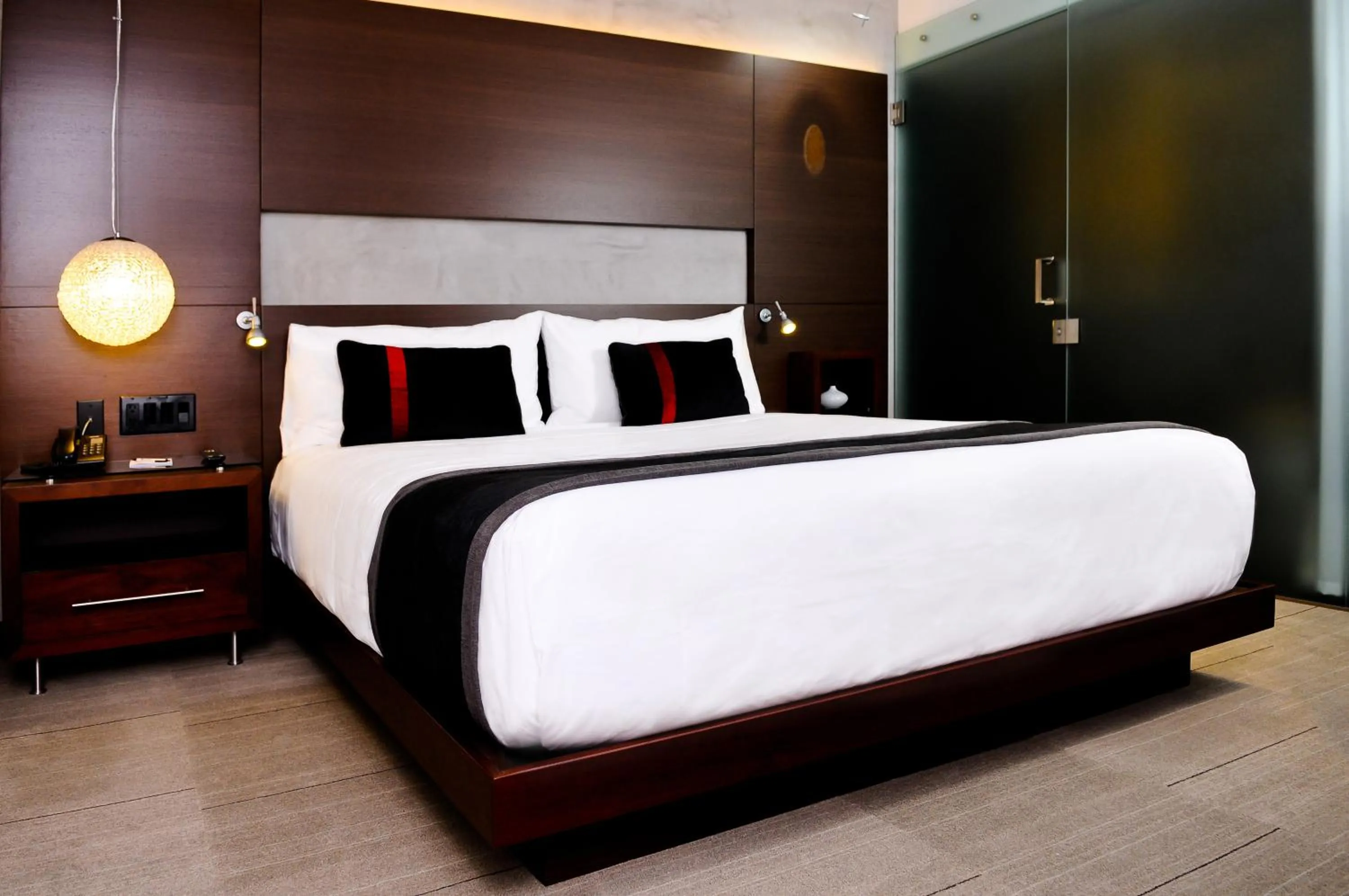 Deluxe King Room in Hercor Hotel - Urban Boutique