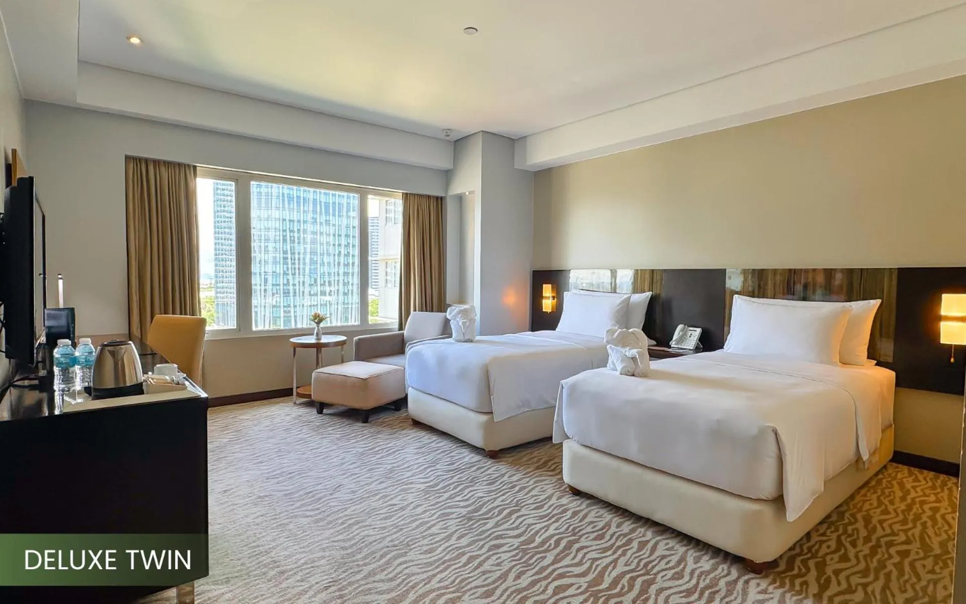 Deluxe Twin Room in Acacia Hotel Manila