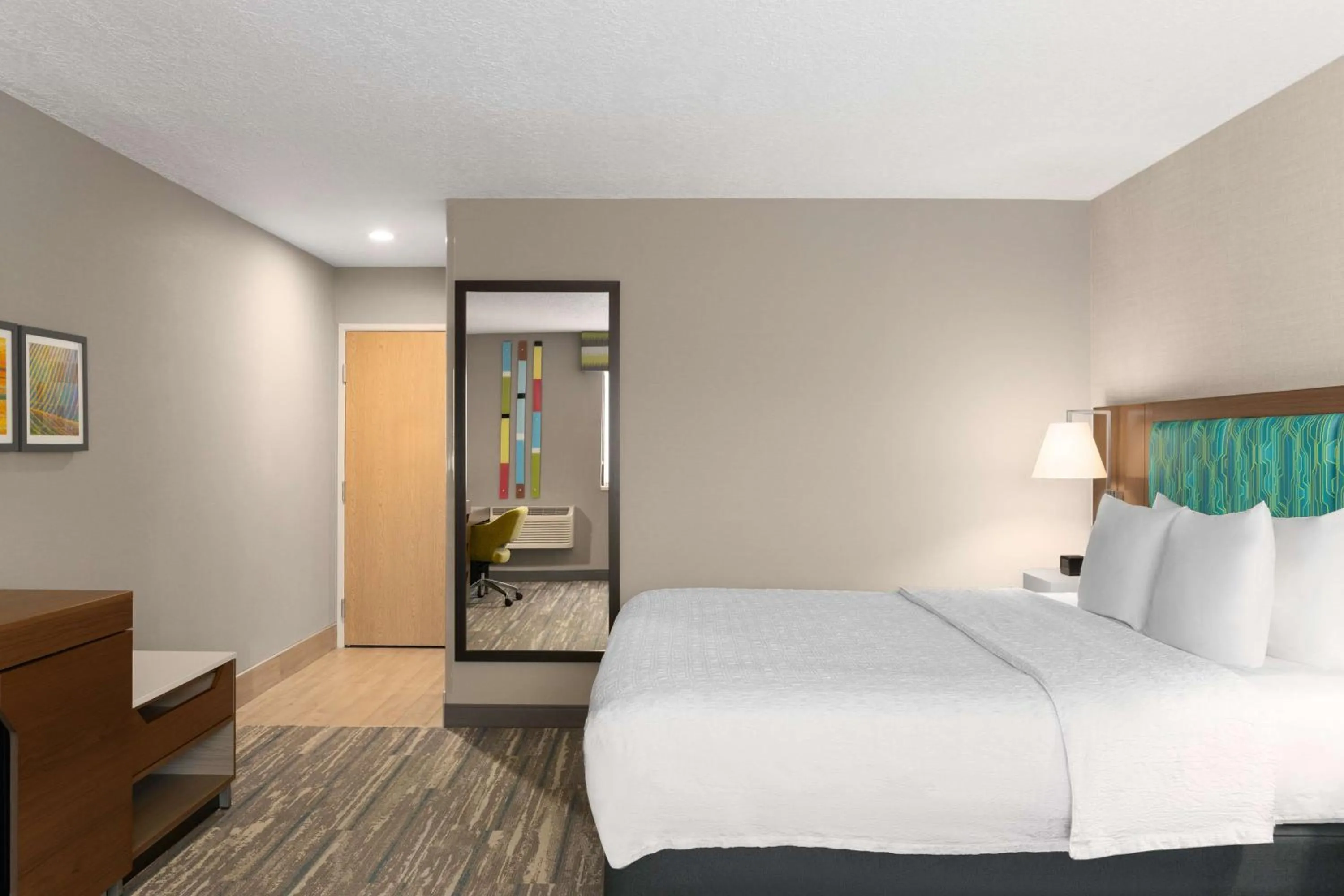 Standard King Room with Sofa Bed - Non-Smoking in Hampton Inn Spokane Airport