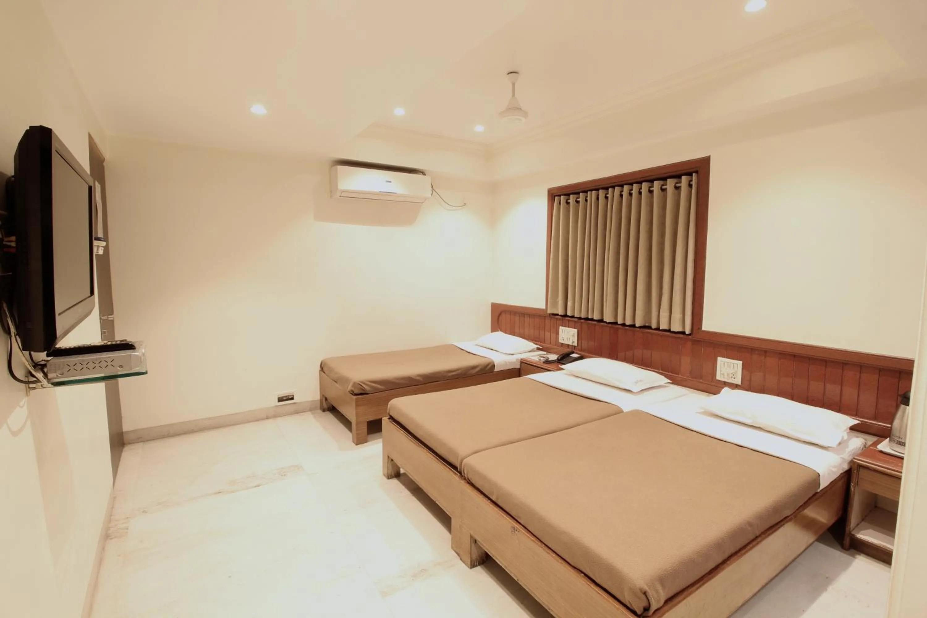 Deluxe Triple Room in Hotel Shivkrupa