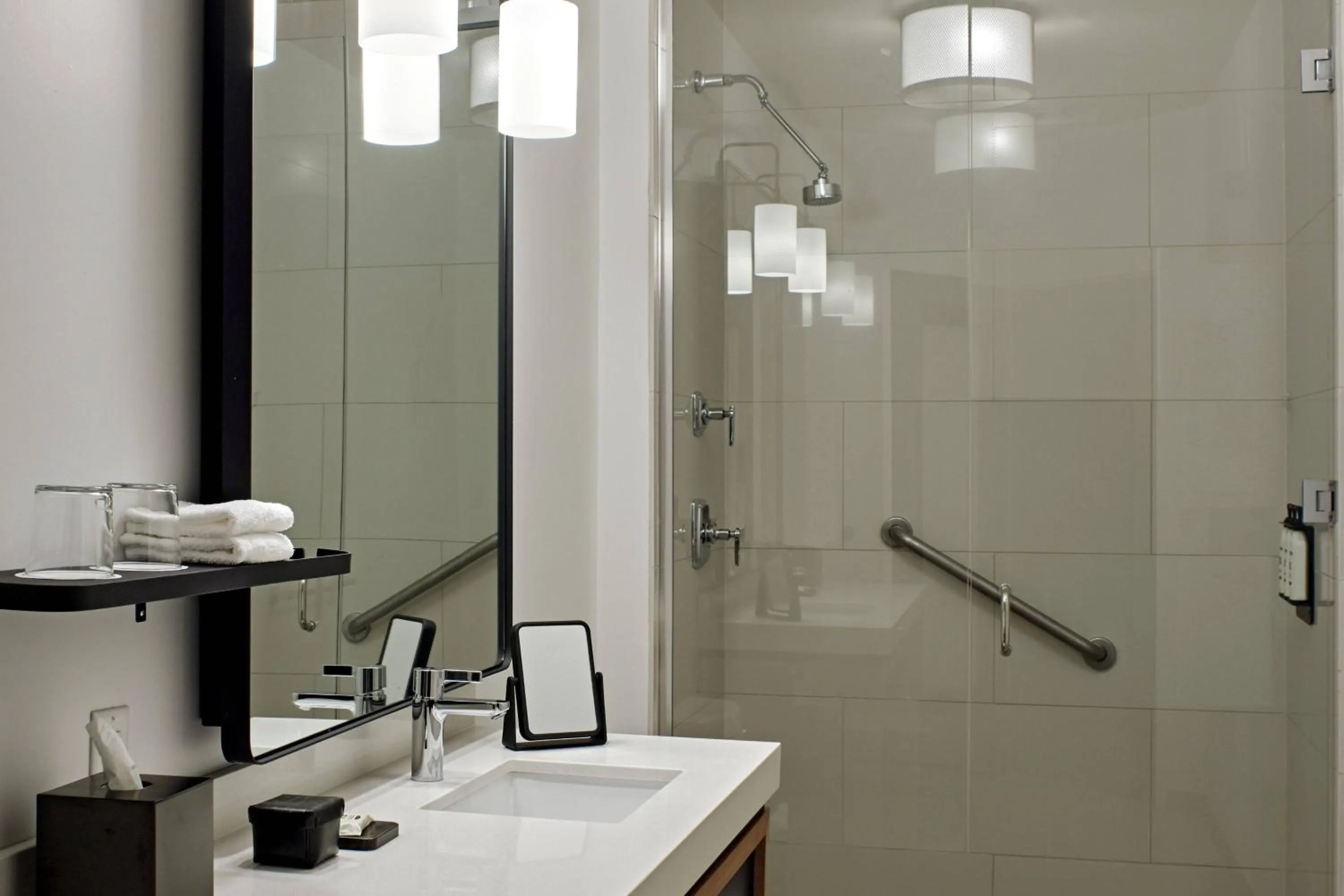 Queen Room with Two Queen Beds - Hearing Accessible in Emery Hotel, Autograph Collection