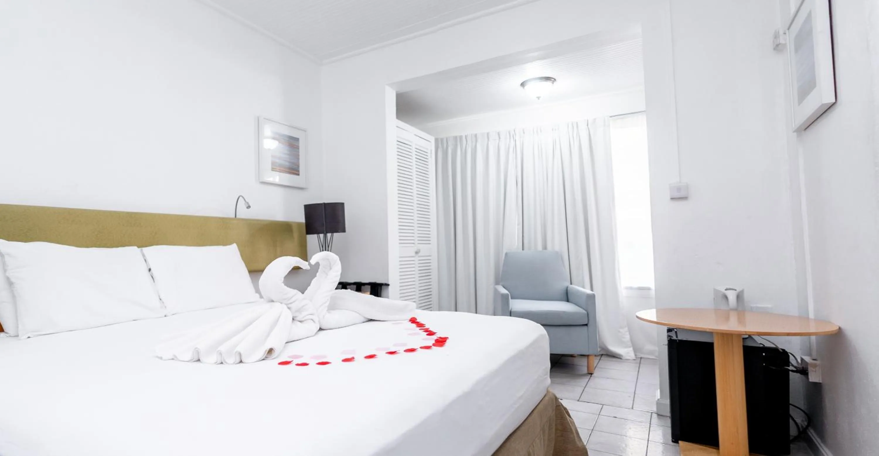 Standard Queen Room in Ocean's Edge Lodge Restaurant & Bar