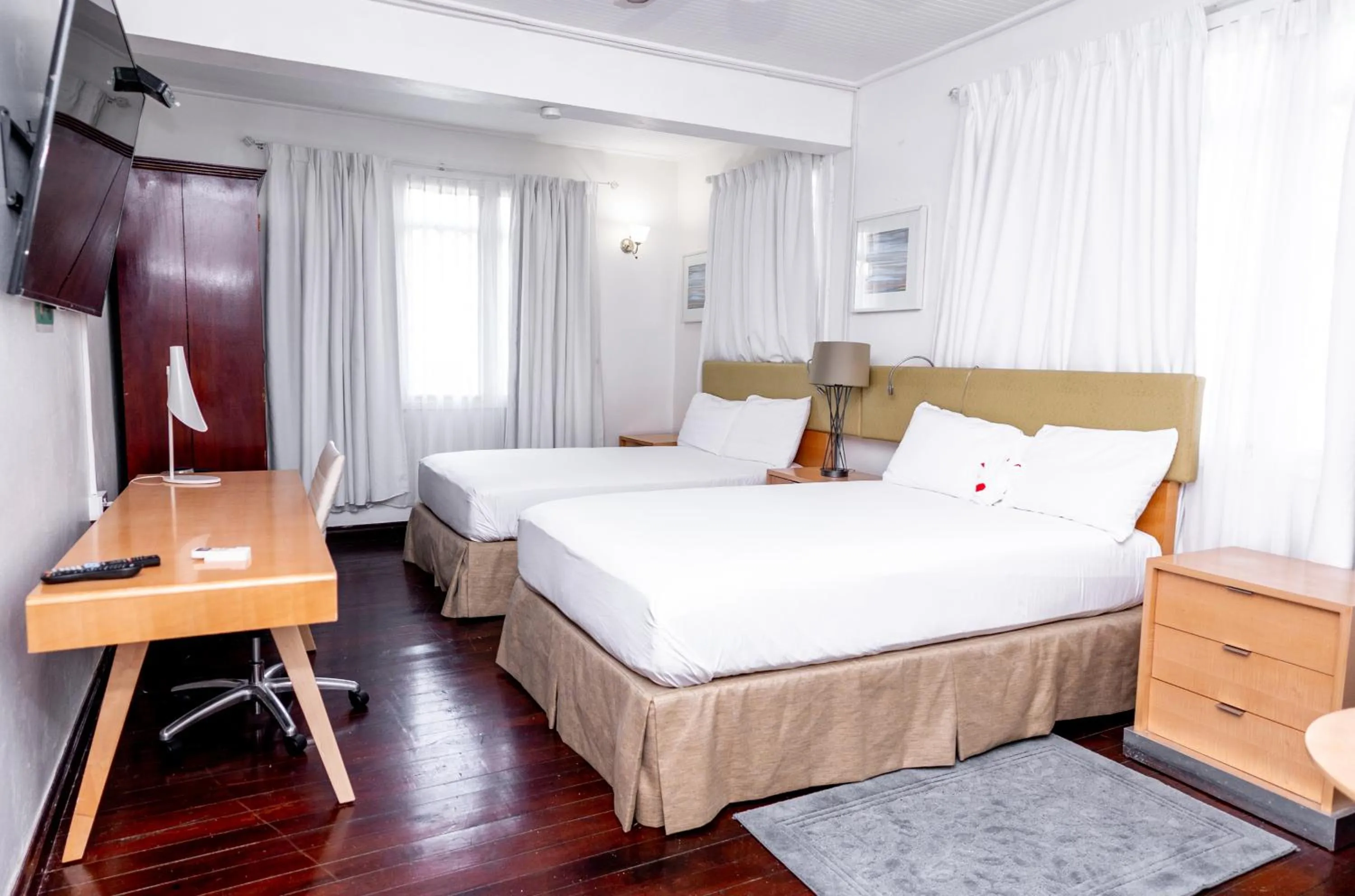 Standard Queen Room in Ocean's Edge Lodge Restaurant & Bar