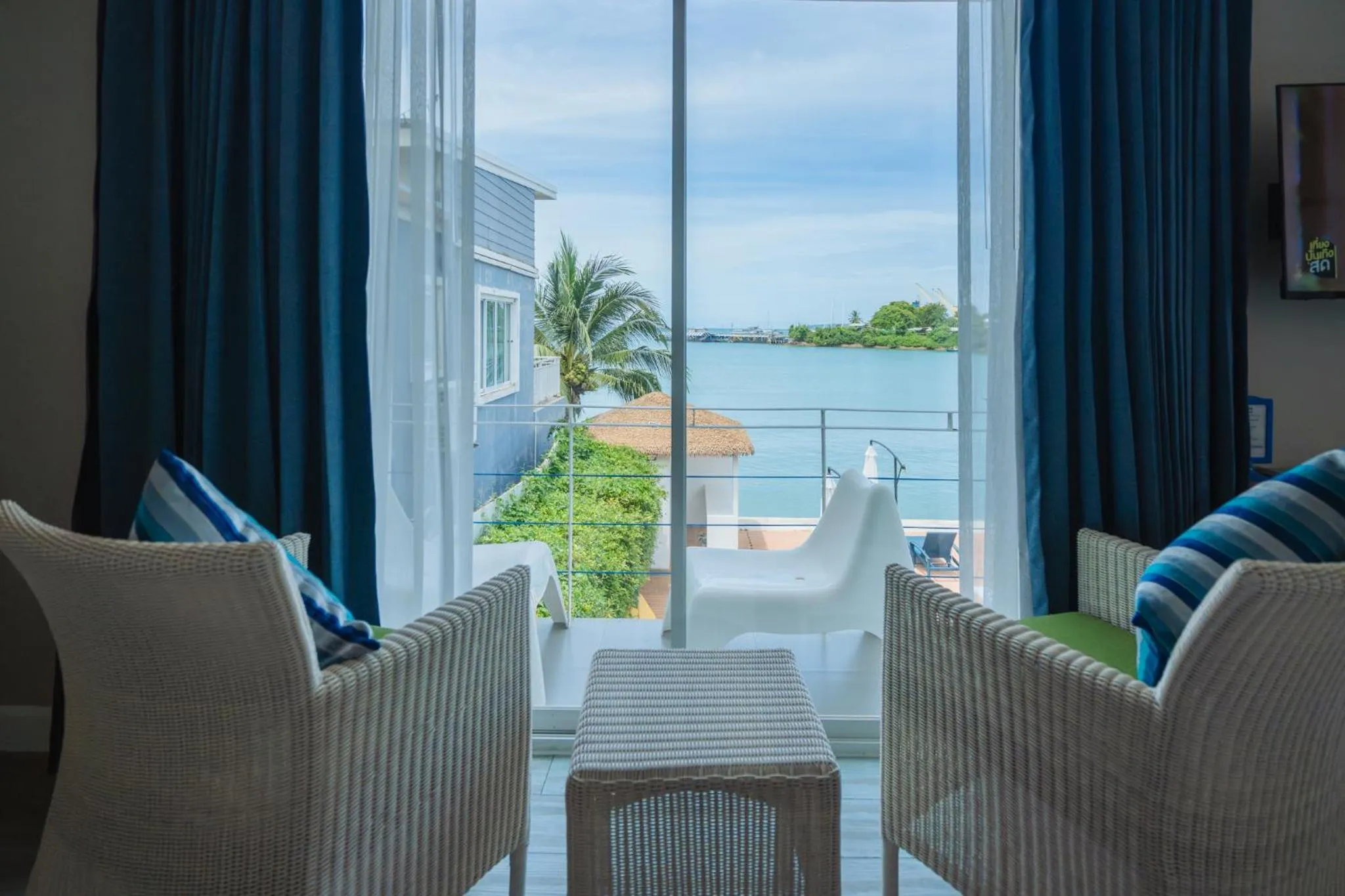Deluxe Double Room with Sea View in Phuket Boat Quay Hotel Panwa Beach