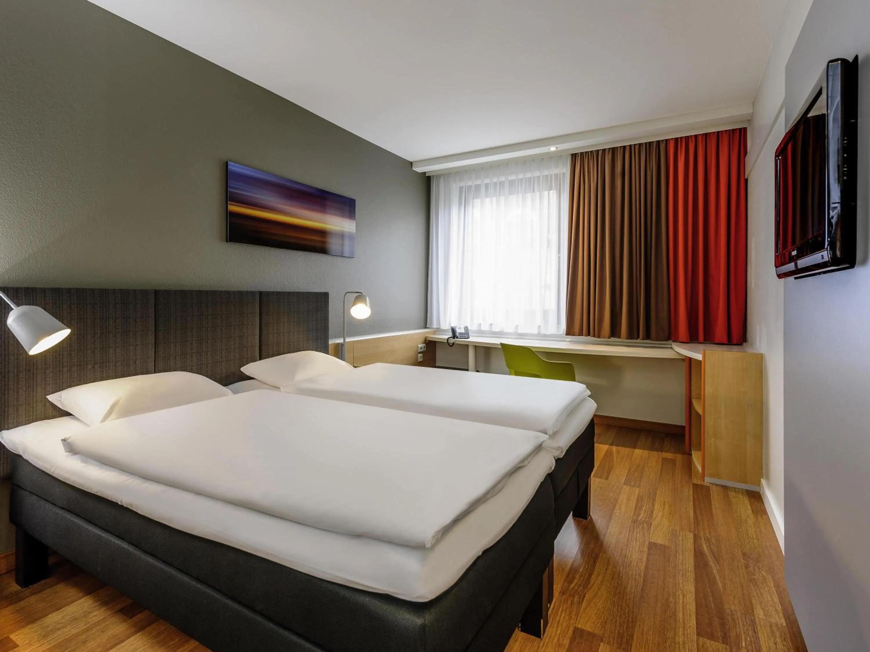 Bedroom, Bed in ibis Bremen City