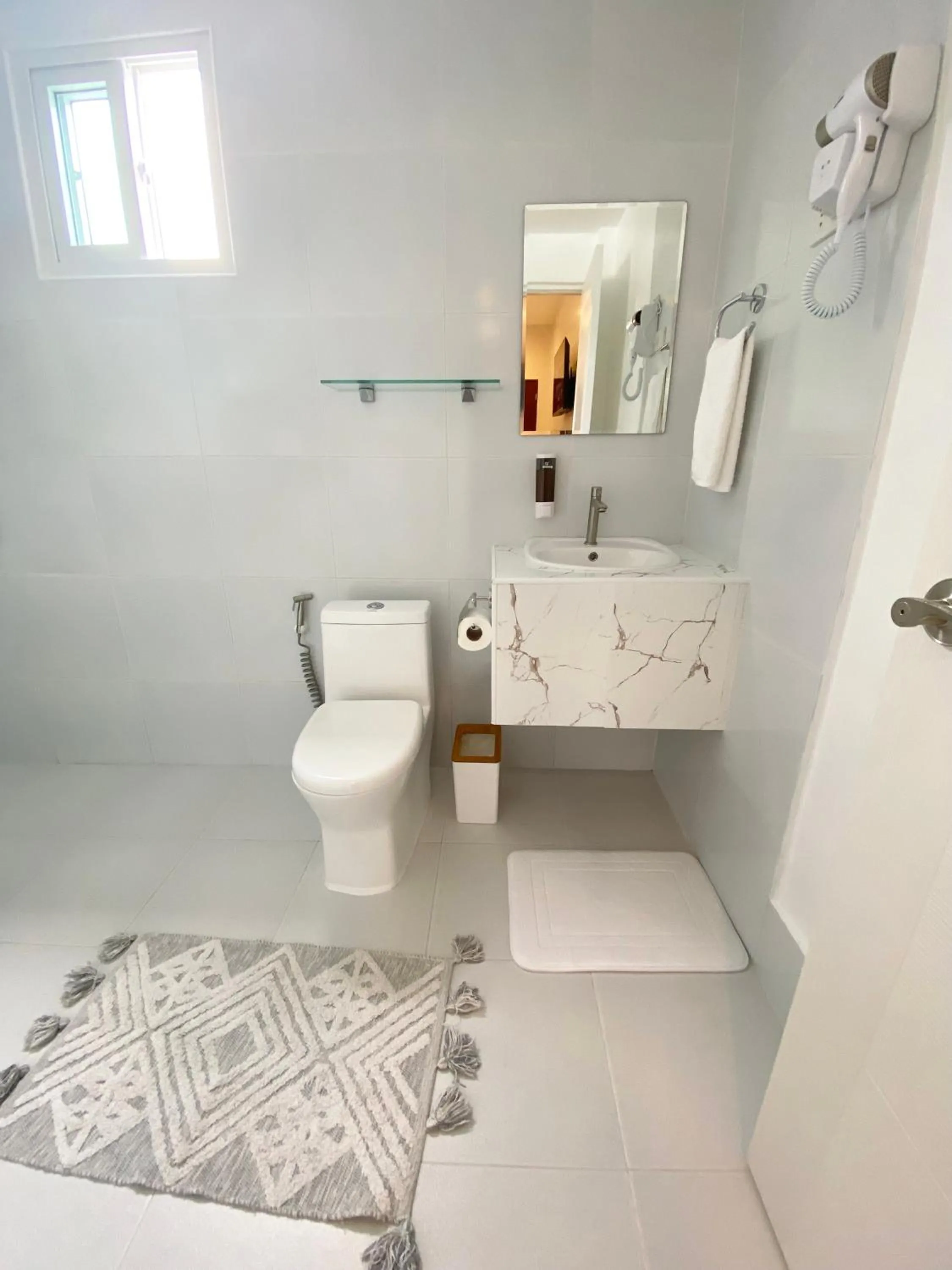 Deluxe Queen Suite in HARMAN SUITES Moalboal