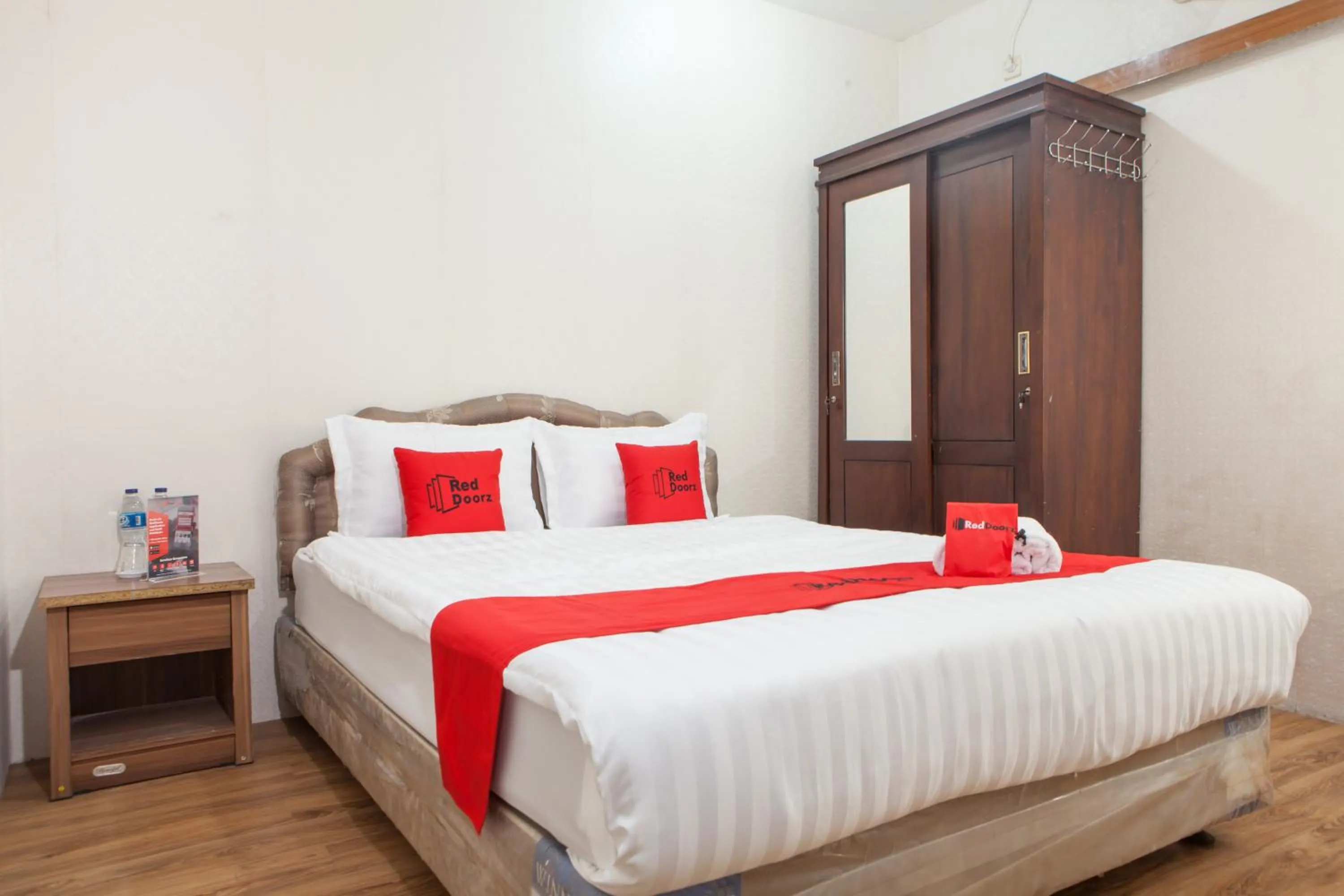 Double Room in RedDoorz near Pelabuhan Tanjung Perak 2 Surabaya
