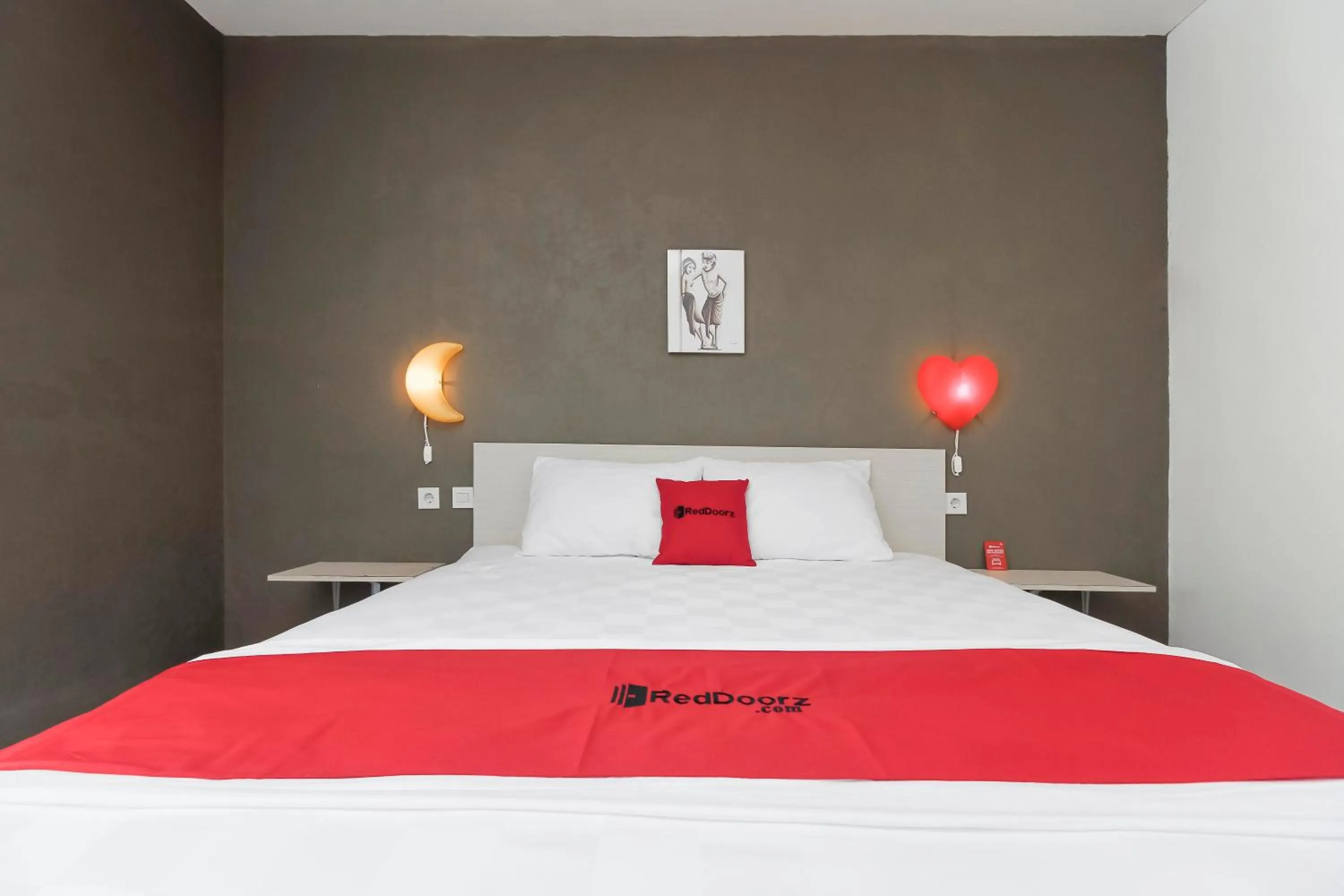 Double Room in RedDoorz At Jalan Bukit Keminting