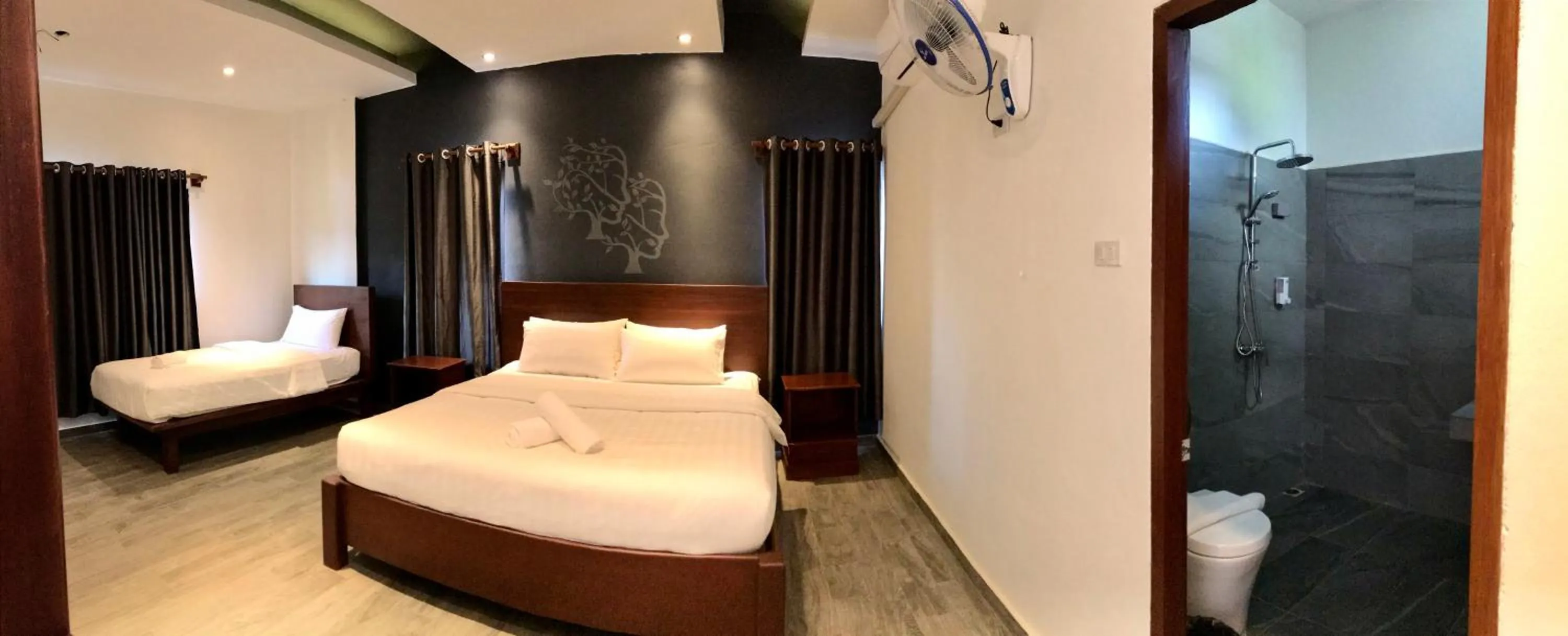 Triple Room with Balcony in FARAWAY SUITES