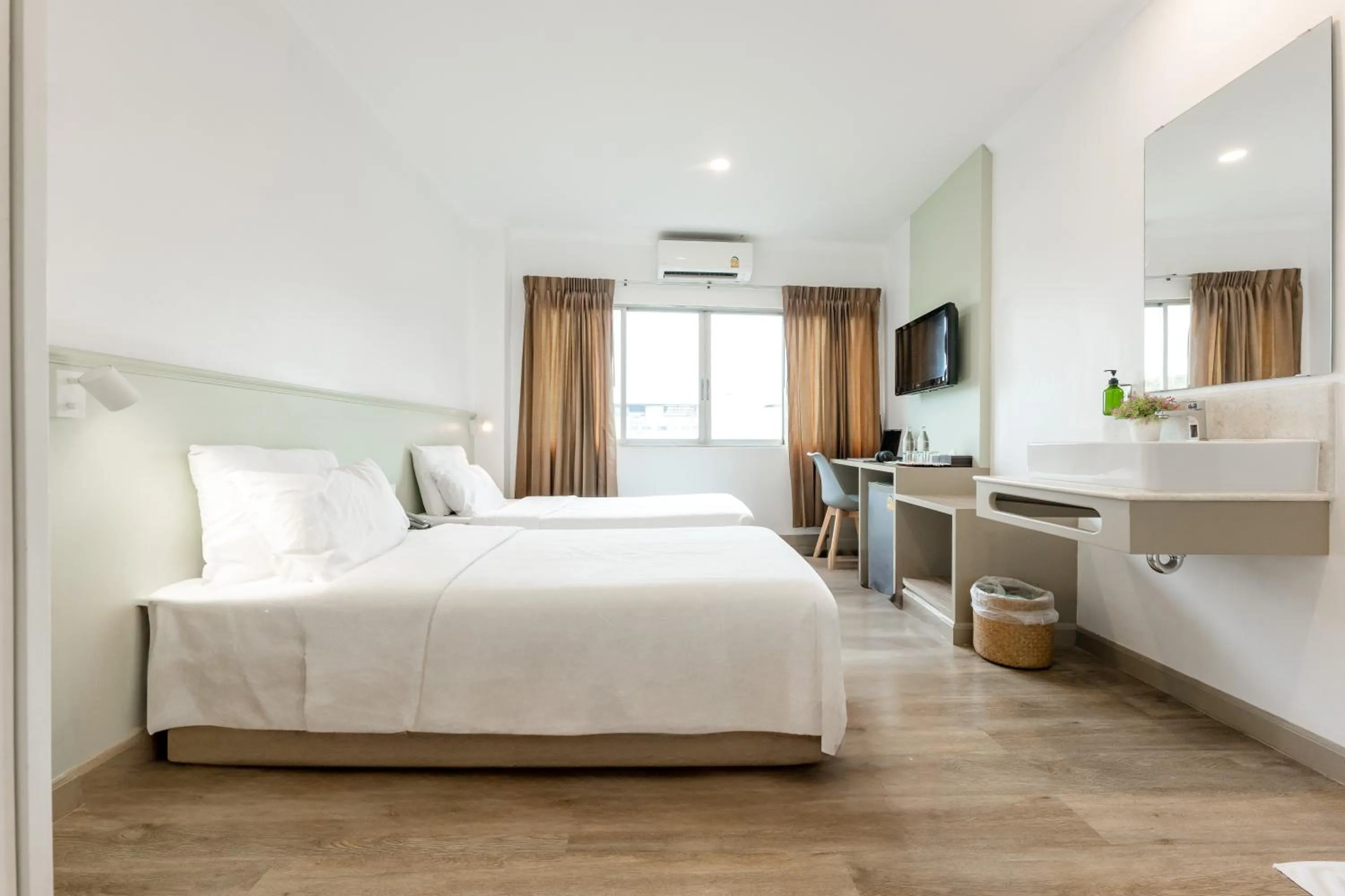 Standard Twin Room in Dhevaraj Hotel