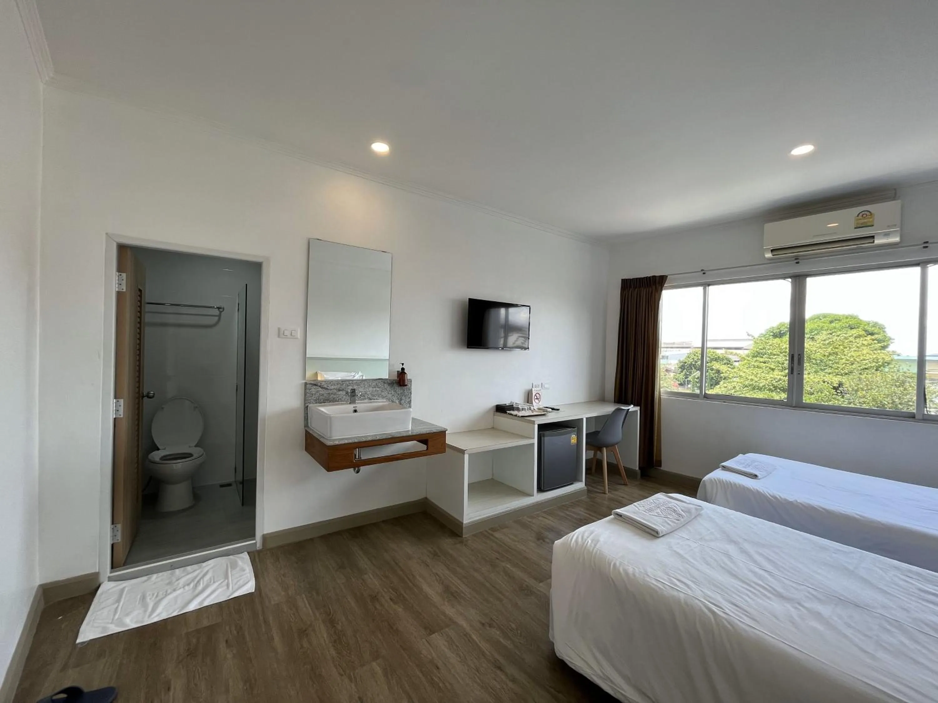 Standard Twin Room in Dhevaraj Hotel