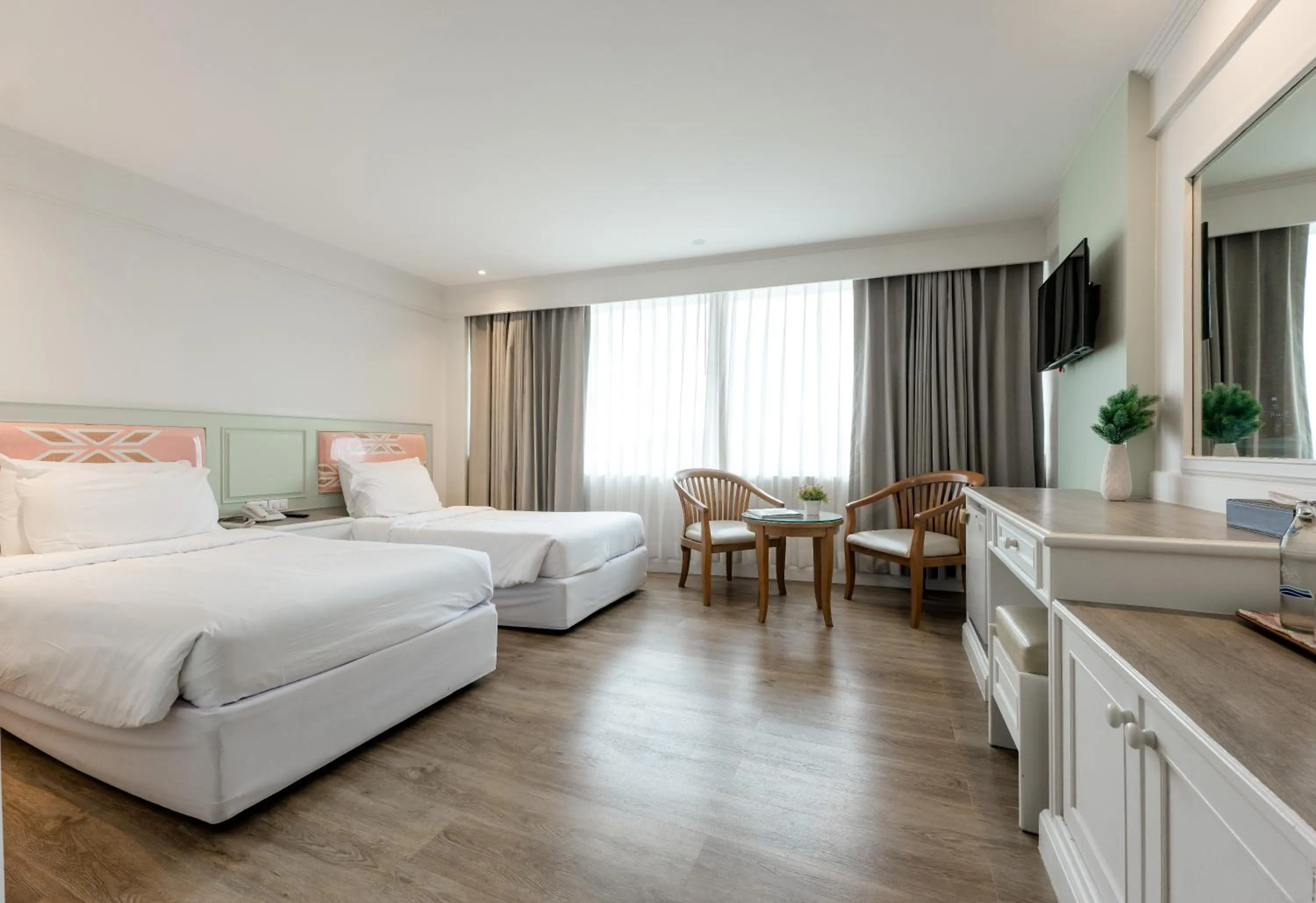 Deluxe Twin Room in Dhevaraj Hotel