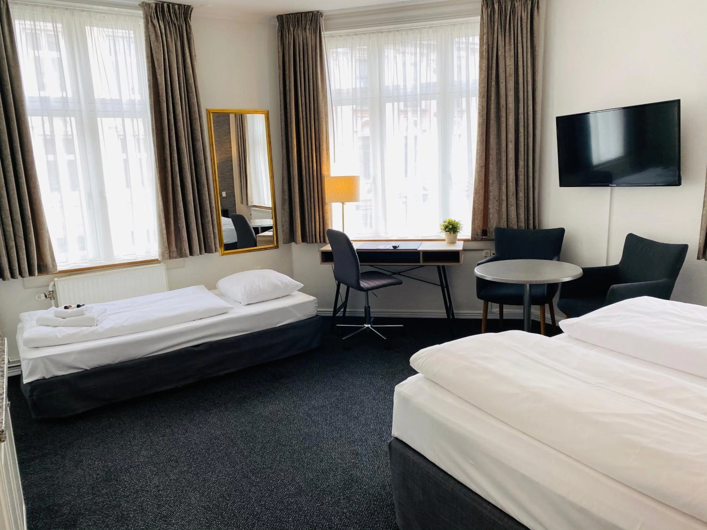 Family Room (2 Adults + 1 Child) in Hotel Tiffany