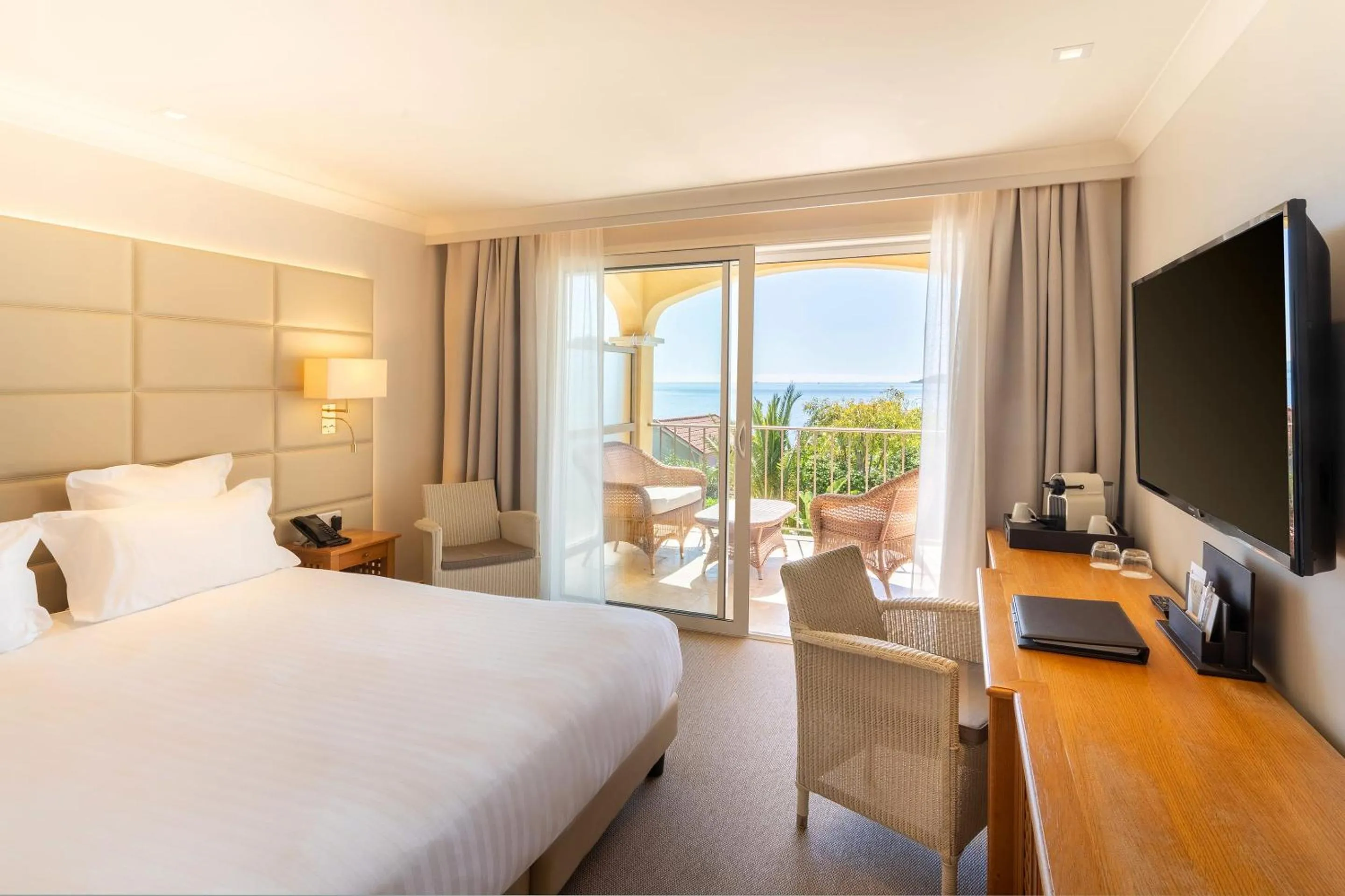 Prestige Twin Room with Sea View in Best Western Premier Montfleuri