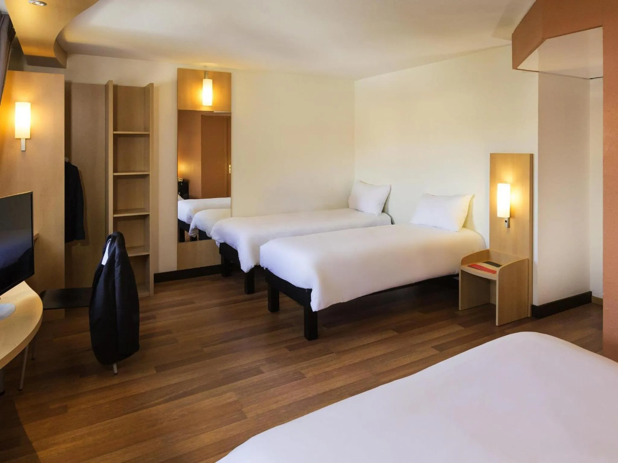 Standard Double Room with Twin Beds in ibis Lille Lomme Centre