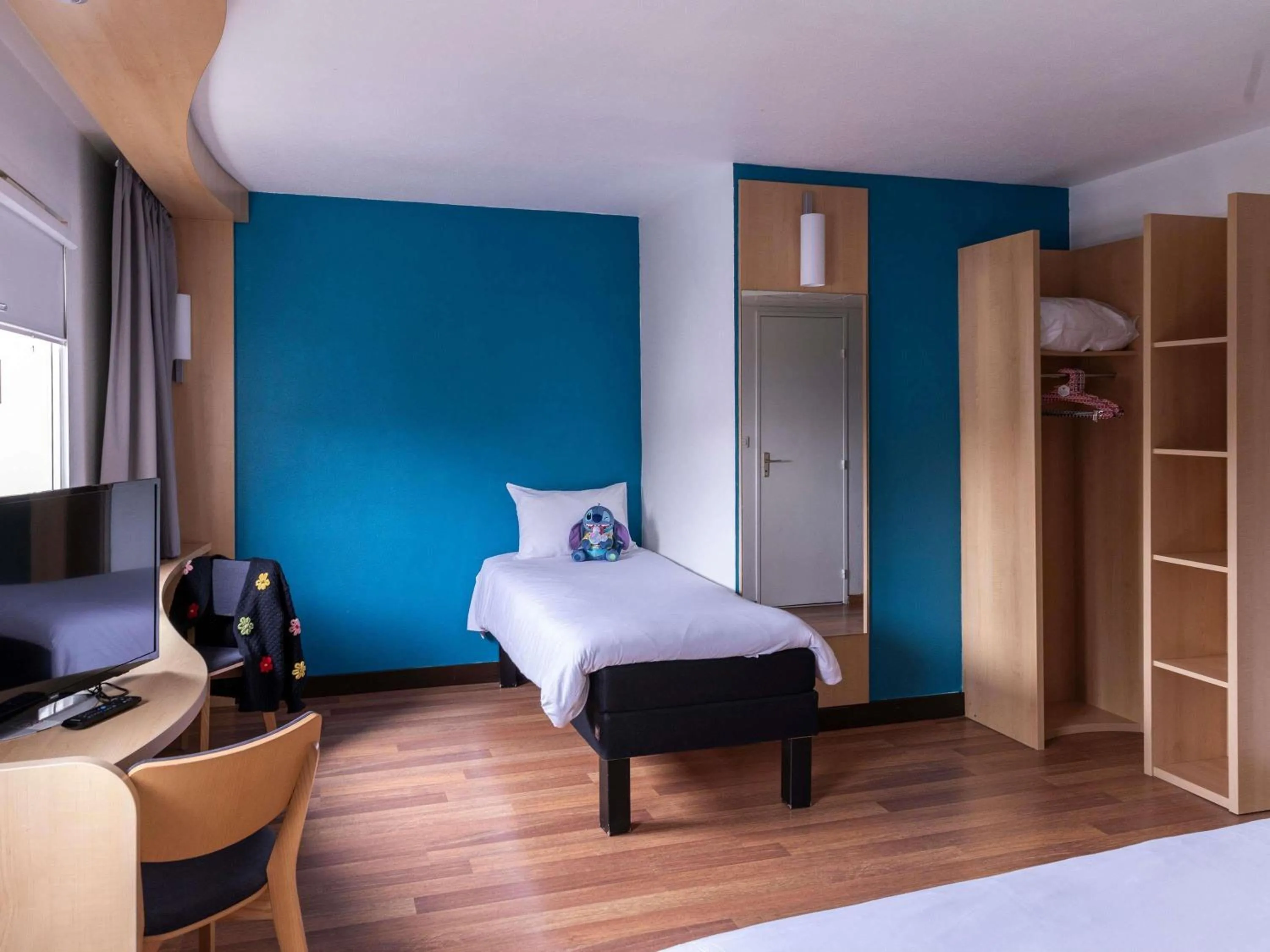 Standard Room with One Double Bed and One Single Bed in ibis Lille Lomme Centre