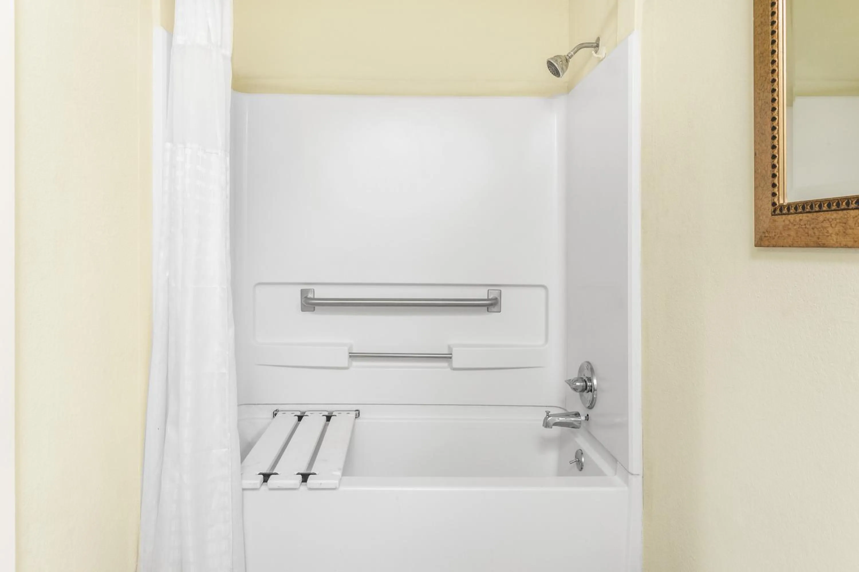 King Room - Mobility Access/Non-Smoking in Super 8 by Wyndham Brookhaven